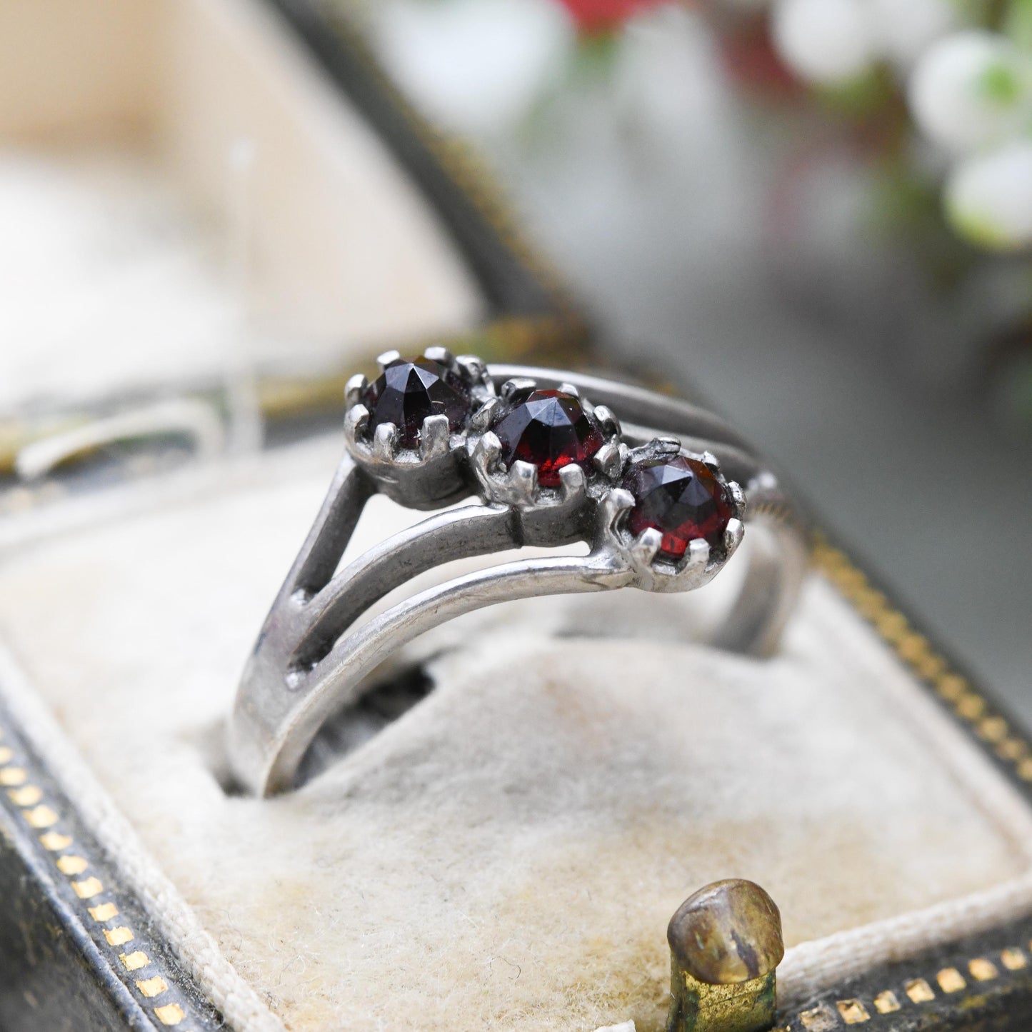 Vintage Sterling Silver Rose Cut Garnet Three Stone Ring - Pretty Offset Red Gemstone Ring | UK Size - M | US Size - 6 1/2