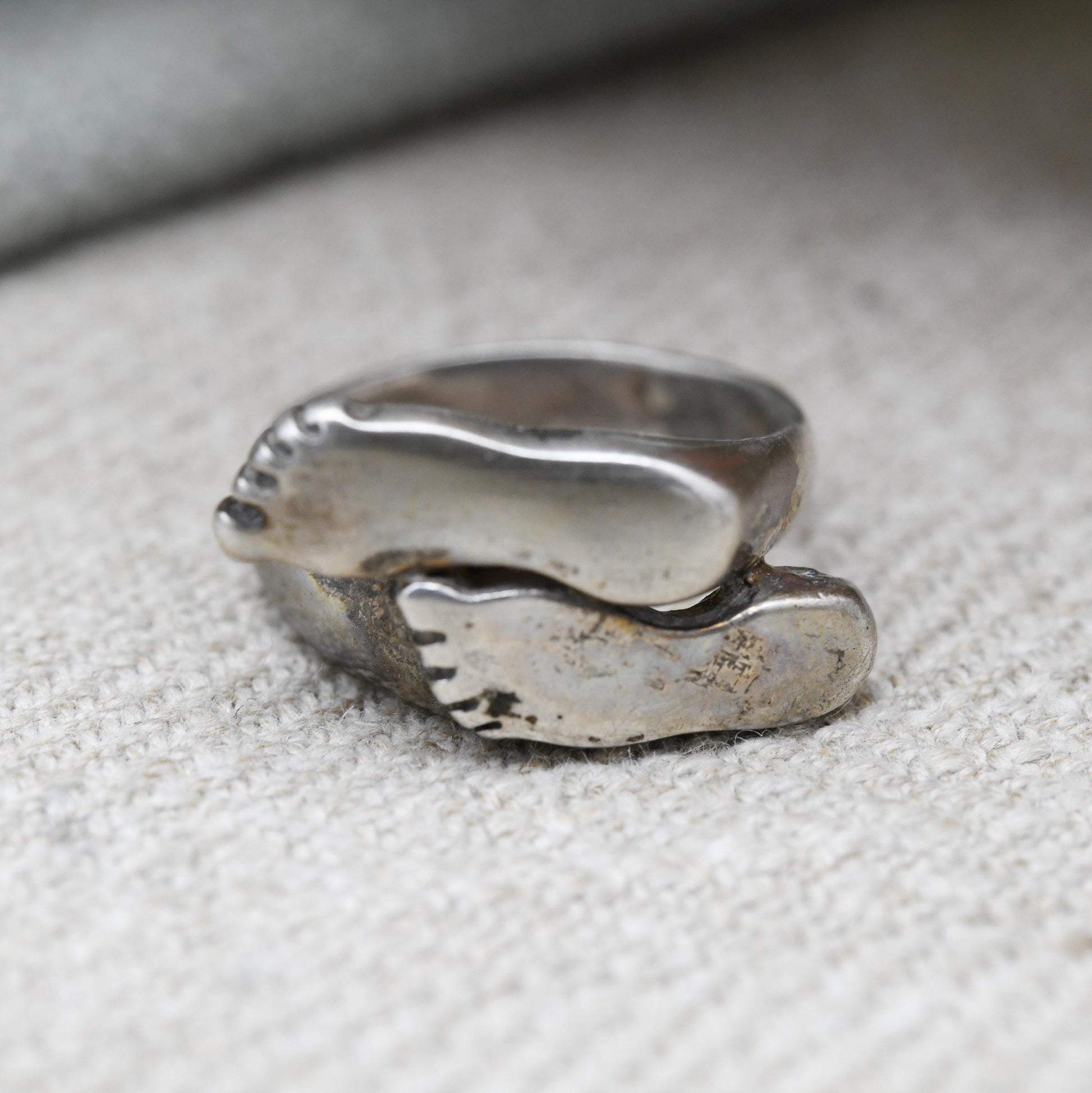 Vintage Sterling Silver Feet Ring - Quirky Pair of Feet Design | Unisex | Everyday Silver Jewellery | UK Size - I 1/2 | US Size - 4 1/2