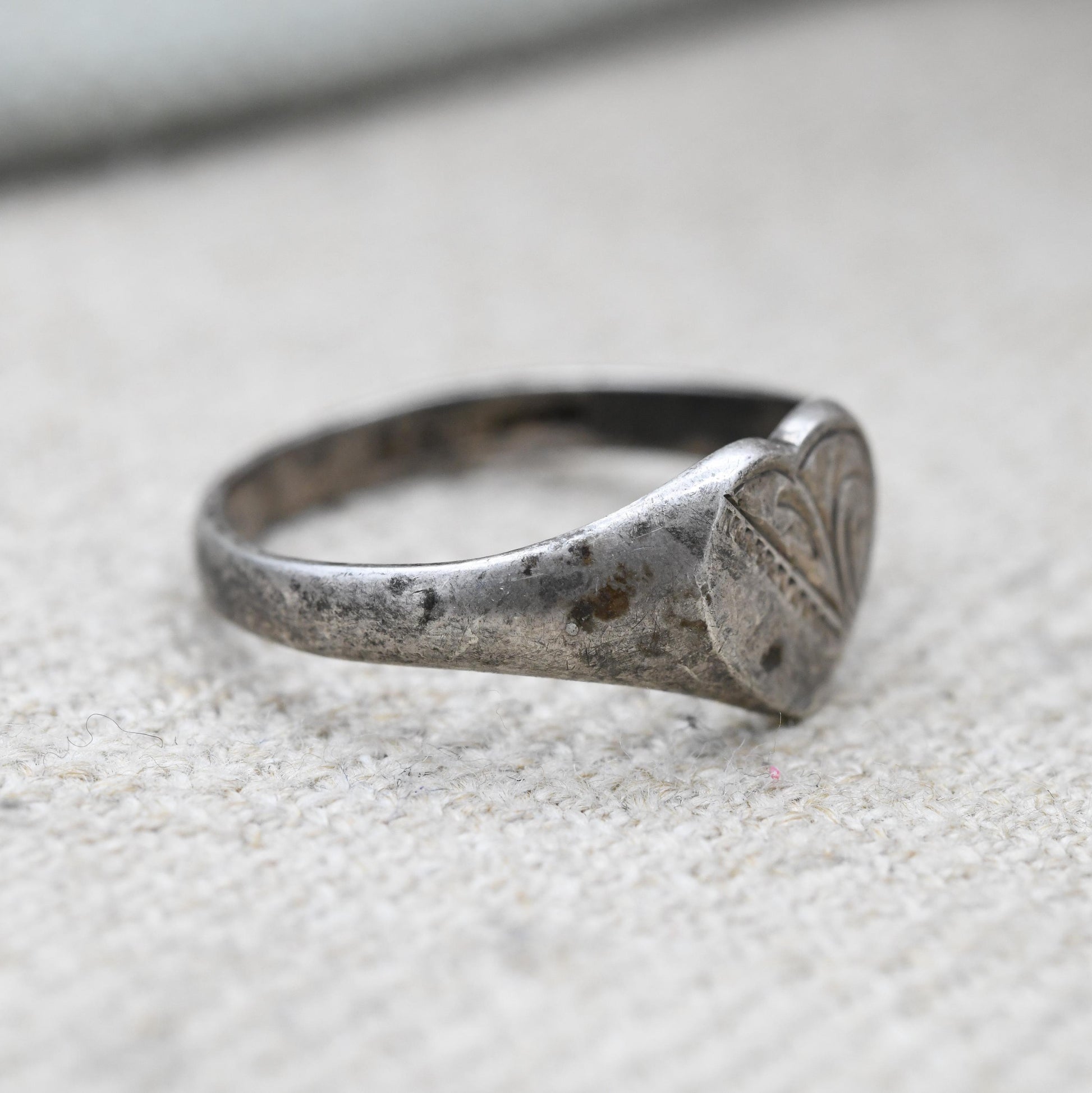 Vintage Sterling Silver Heart Signet Ring - Engraved Silver 1977 Love Heart Jewellery | Everyday Ring | UK Size - O 1/2 | US Size - 7 1/4