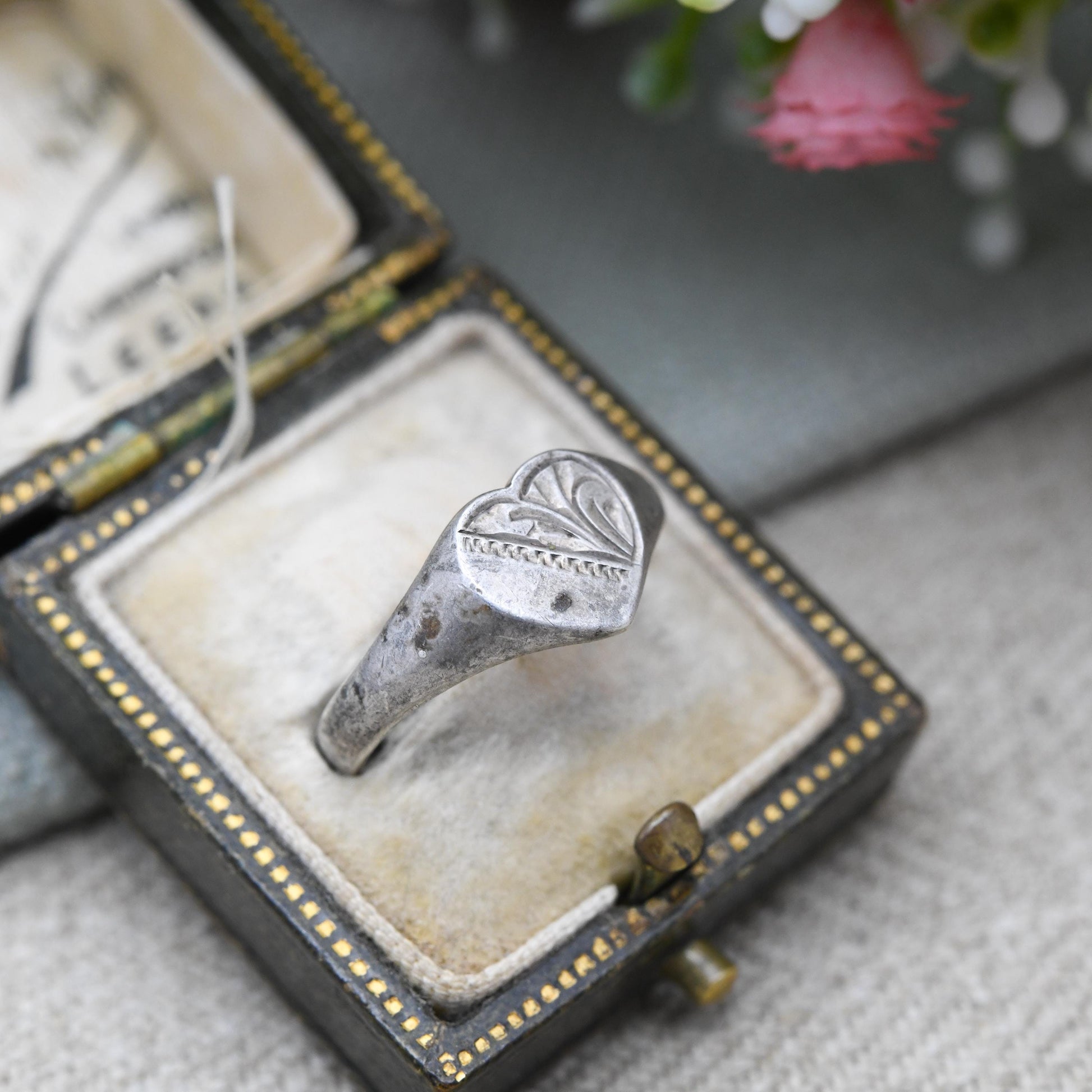 Vintage Sterling Silver Heart Signet Ring - Engraved Silver 1977 Love Heart Jewellery | Everyday Ring | UK Size - O 1/2 | US Size - 7 1/4