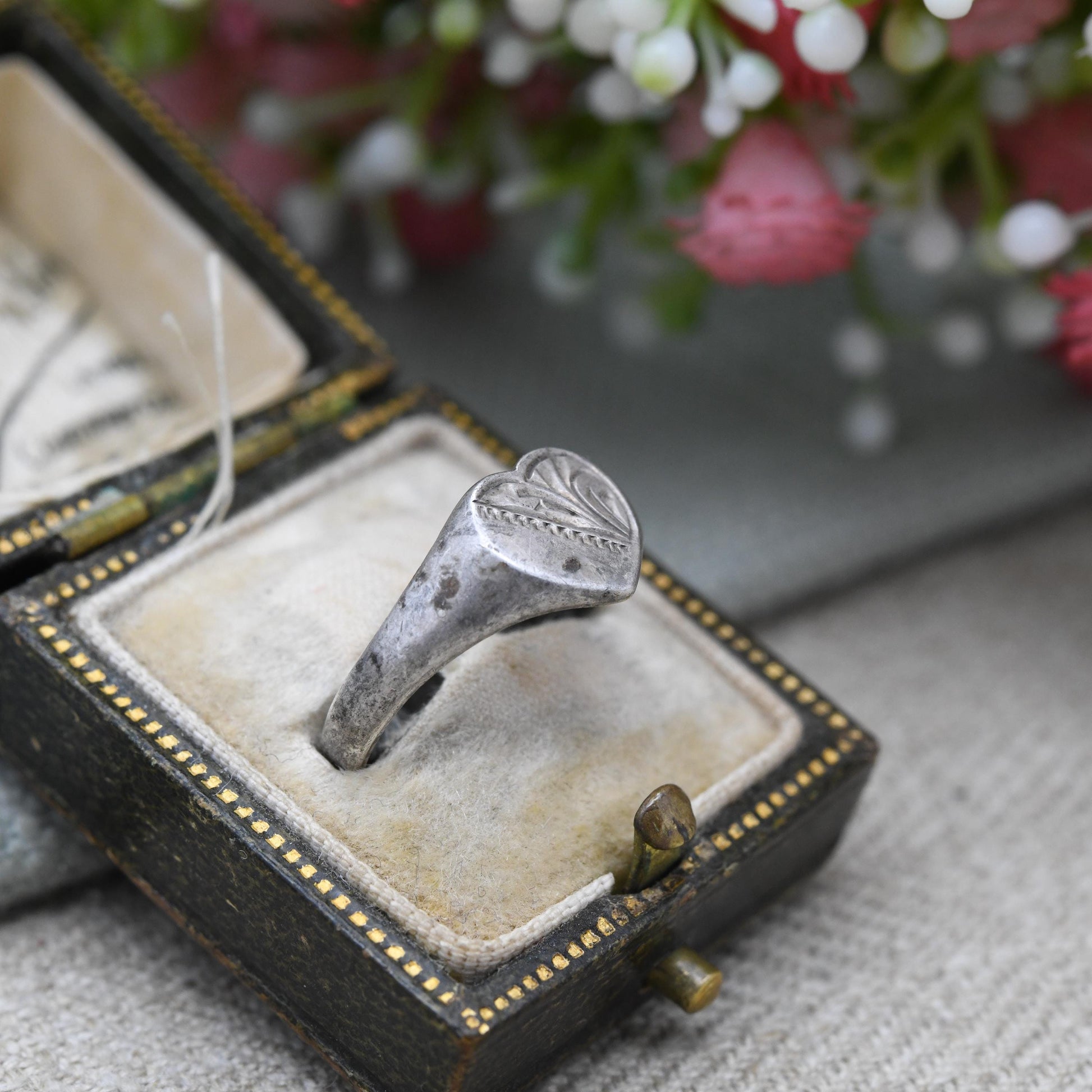 Vintage Sterling Silver Heart Signet Ring - Engraved Silver 1977 Love Heart Jewellery | Everyday Ring | UK Size - O 1/2 | US Size - 7 1/4