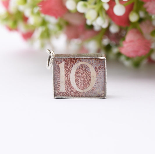 Vintage Sterling Silver Old British Ten Shilling Note in Emergency Case Charm Pendant - Emergency Savings | Souvenir Gift for Charm Bracelet