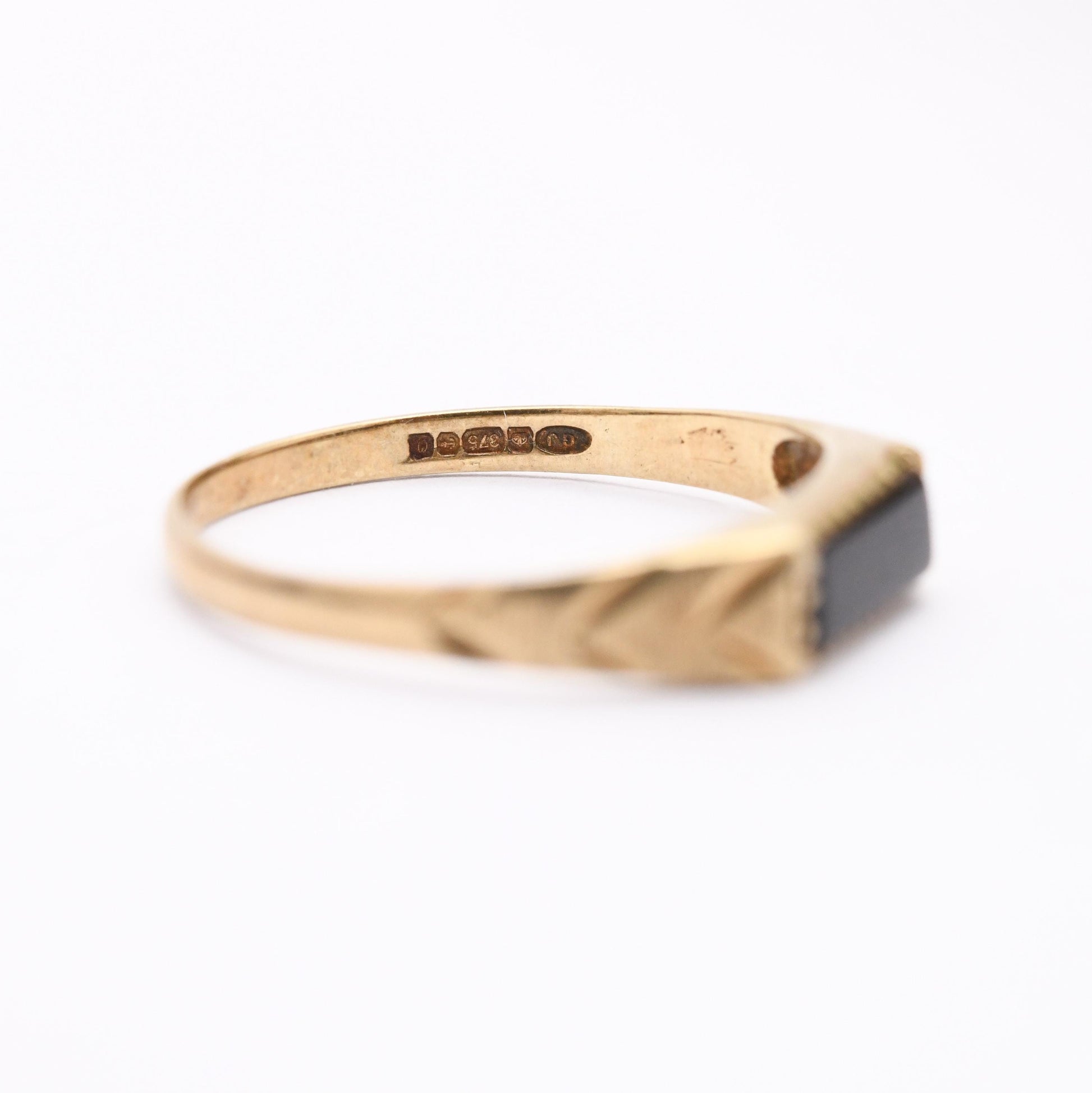 Vintage 9ct Gold Onyx Signet Ring 1988 - Unisex Yellow Gold and Black Gift for Him Her | UK Size - K 1/2 US Size - 6 3/4