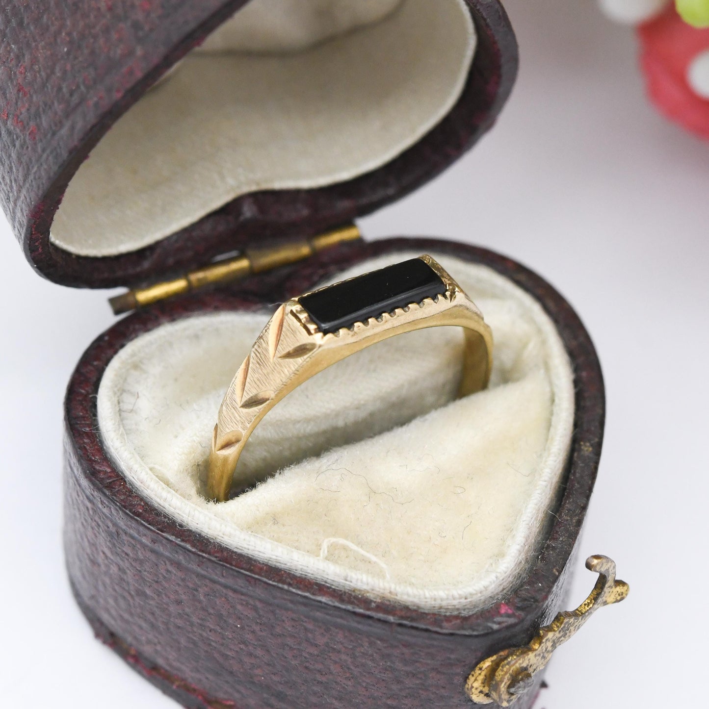 Vintage 9ct Gold Onyx Signet Ring 1988 - Unisex Yellow Gold and Black Gift for Him Her | UK Size - K 1/2 US Size - 6 3/4