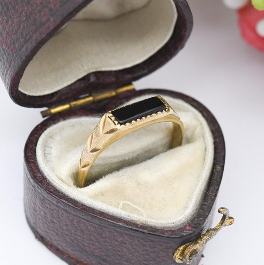 Vintage 9ct Gold Onyx Signet Ring 1988 - Unisex Yellow Gold and Black Gift for Him Her | UK Size - K 1/2 US Size - 6 3/4
