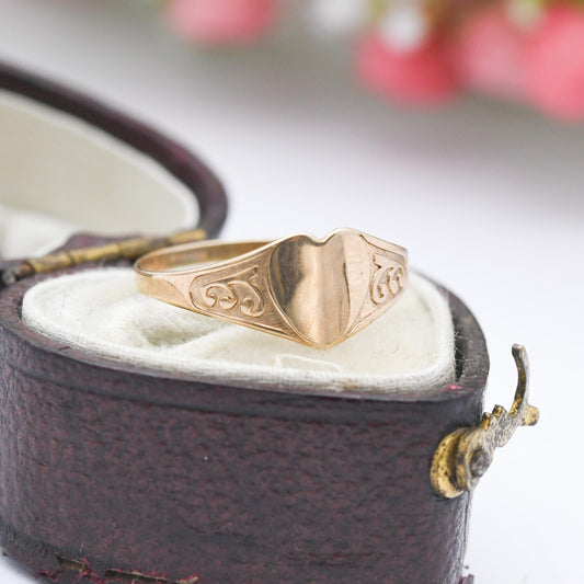 Vintage 9ct Gold Heart Signet Ring - Scrolling Pattern | Solid Gold Jewellery Unisex Pinkie | UK Size - H 1/2 | US Size - 4 1/4