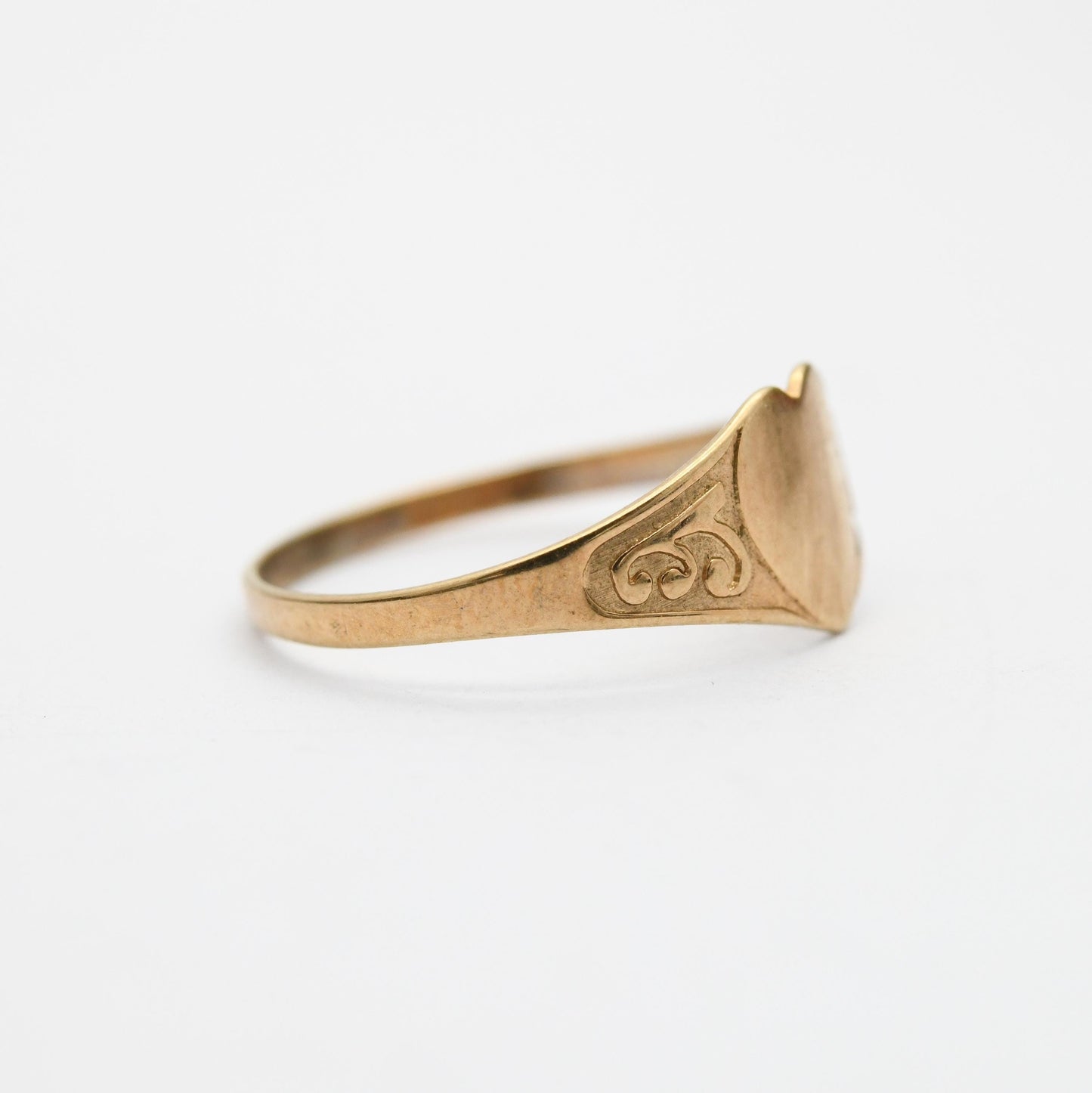 Vintage 9ct Gold Heart Signet Ring - Scrolling Pattern | Solid Gold Jewellery Unisex Pinkie | UK Size - H 1/2 | US Size - 4 1/4
