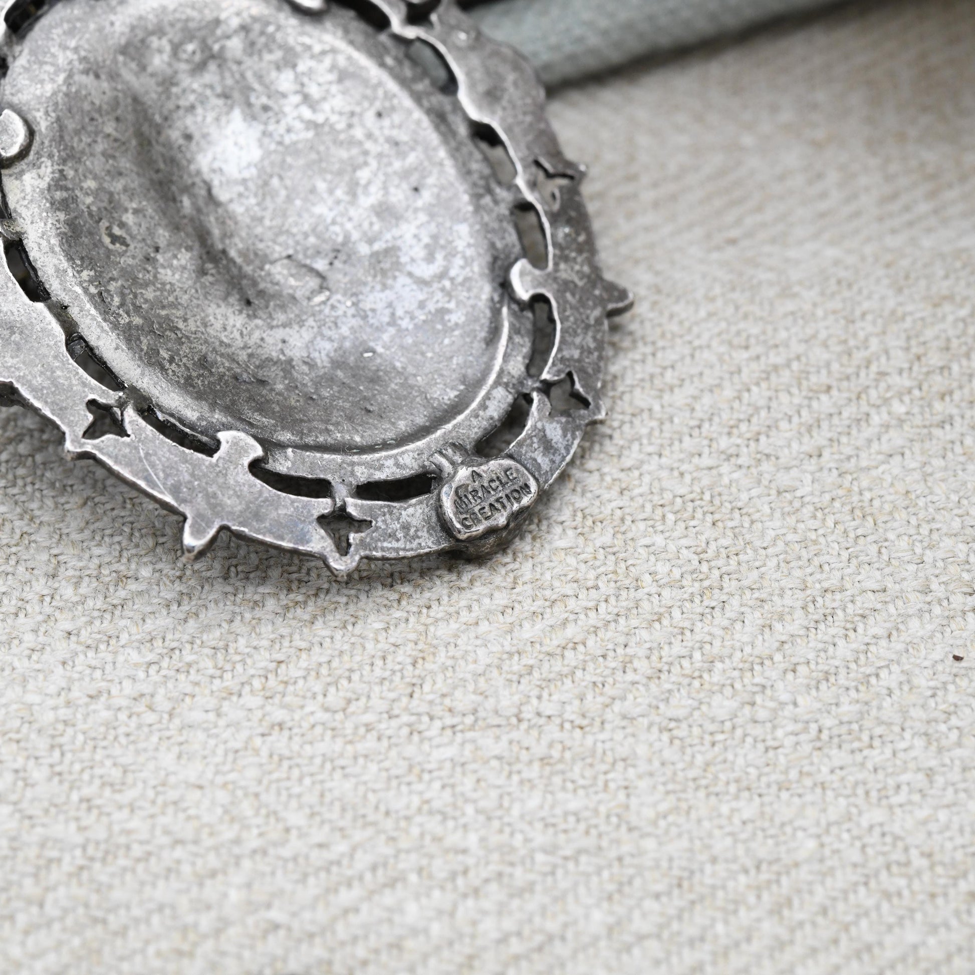 Vintage MIRACLE Creation Elizabeth I Pewter Pendant - Tudor Rose | Ornate Frame | Regal Portrait