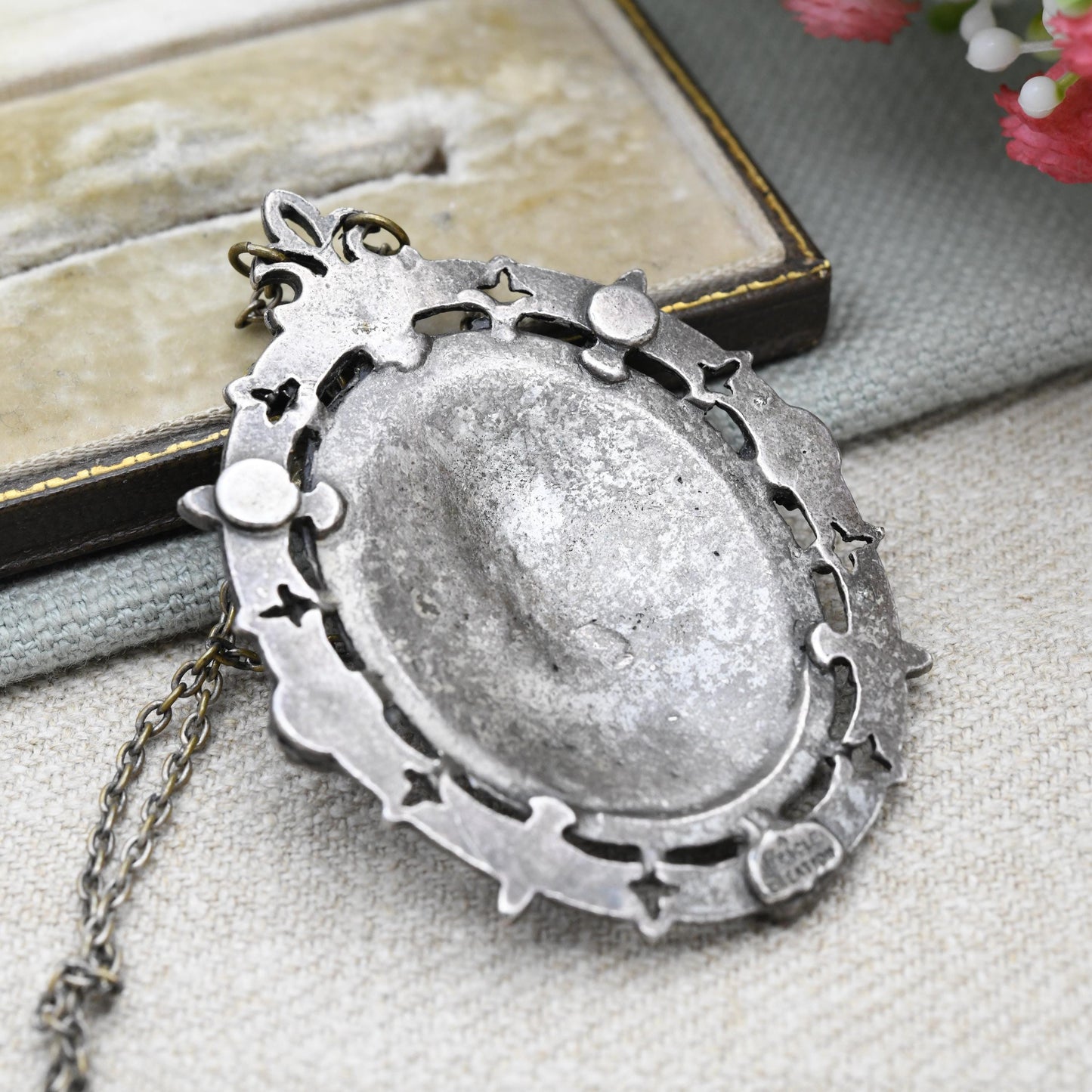 Vintage MIRACLE Creation Elizabeth I Pewter Pendant - Tudor Rose | Ornate Frame | Regal Portrait