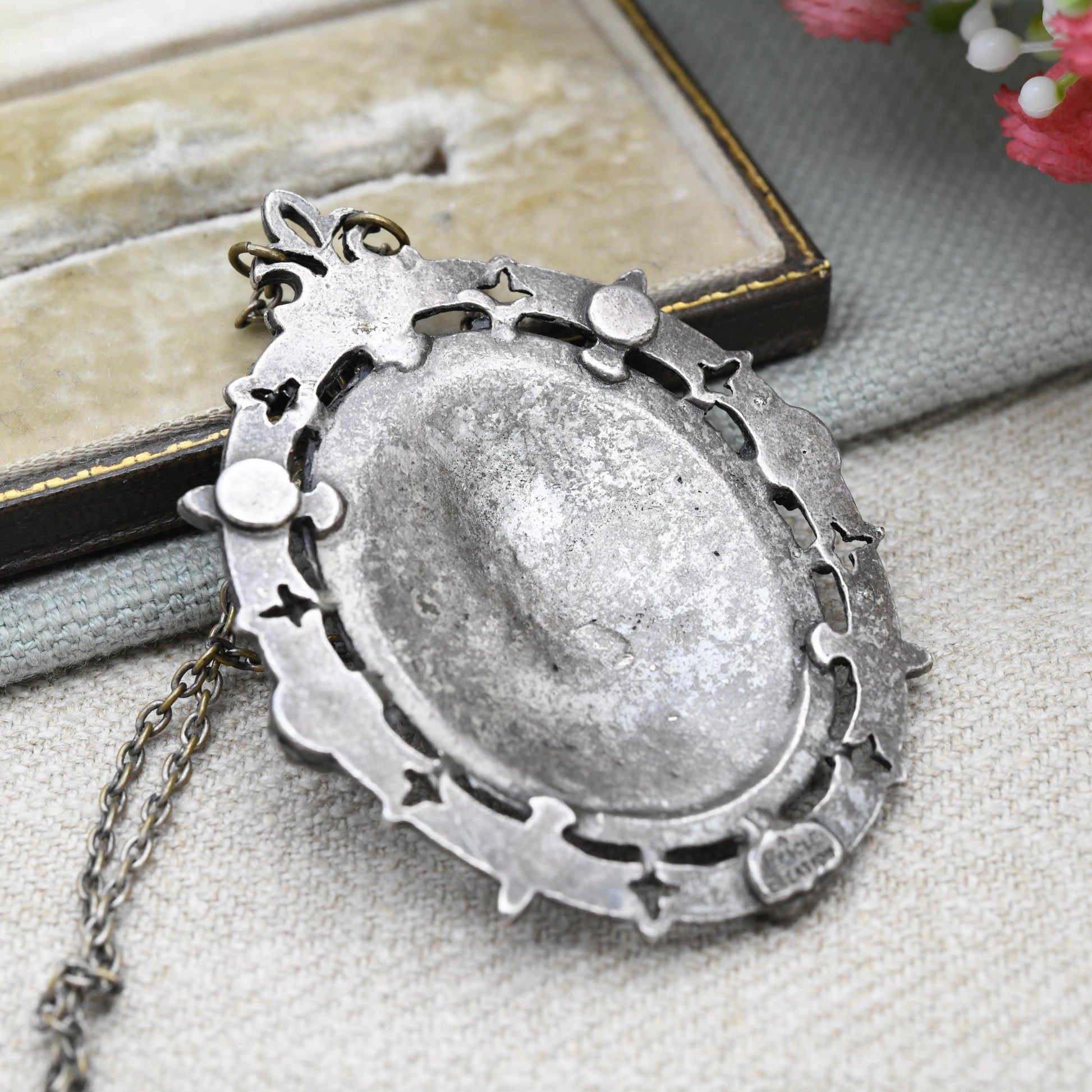 Vintage MIRACLE Creation Elizabeth I Pewter Pendant - Tudor Rose | Ornate Frame | Regal Portrait