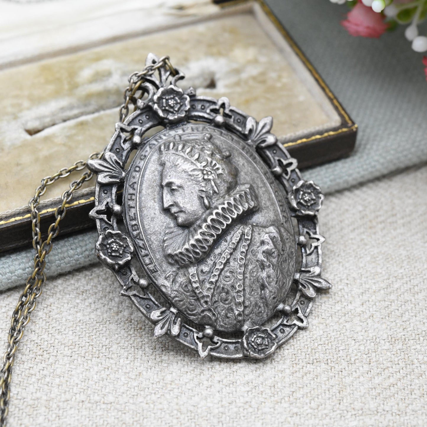 Vintage MIRACLE Creation Elizabeth I Pewter Pendant - Tudor Rose | Ornate Frame | Regal Portrait
