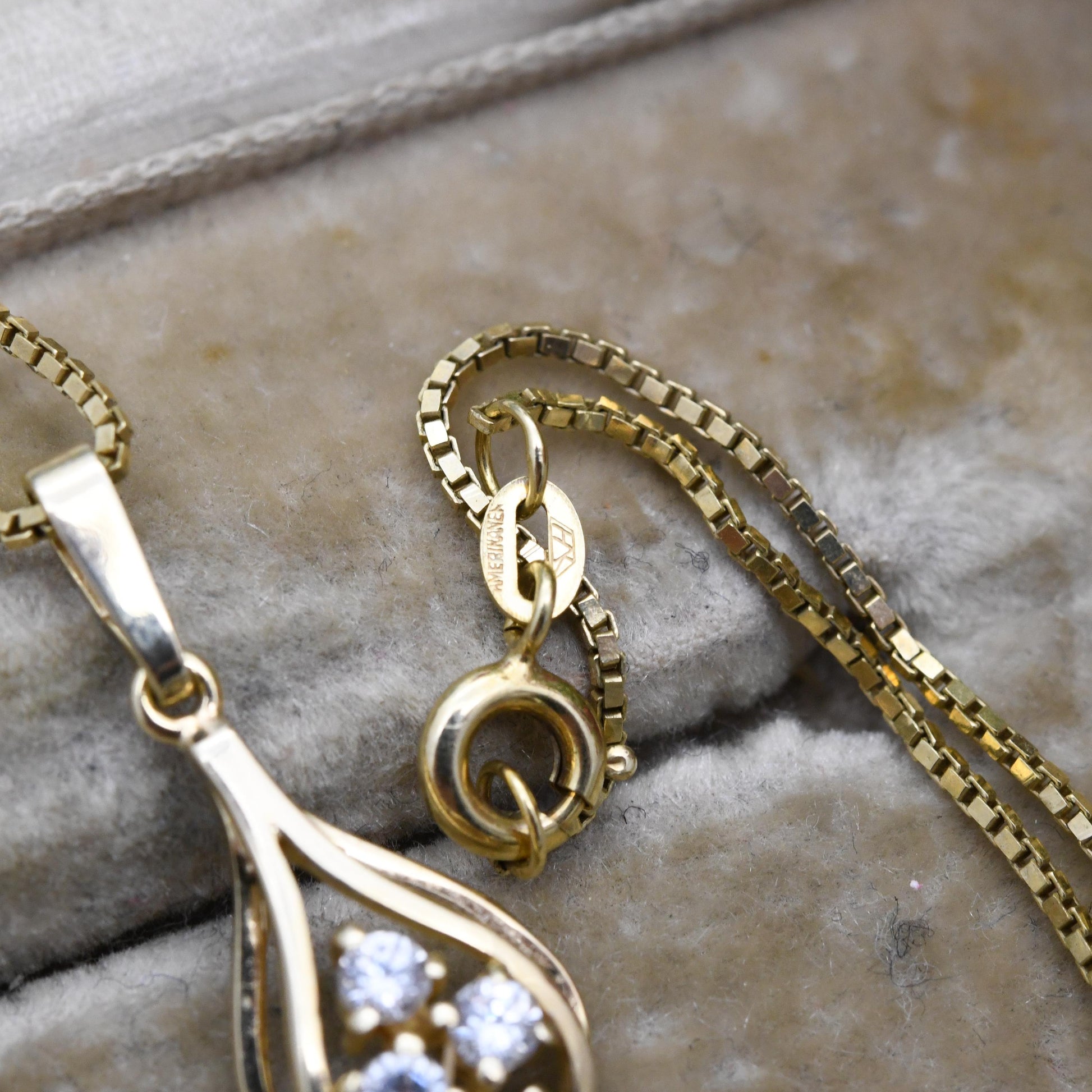 Vintage Amerik Gold-Plated Pendant Necklace – Four White Stones in Teardrop Drop Design | Elegant Costume Jewellery | Signed Amerik