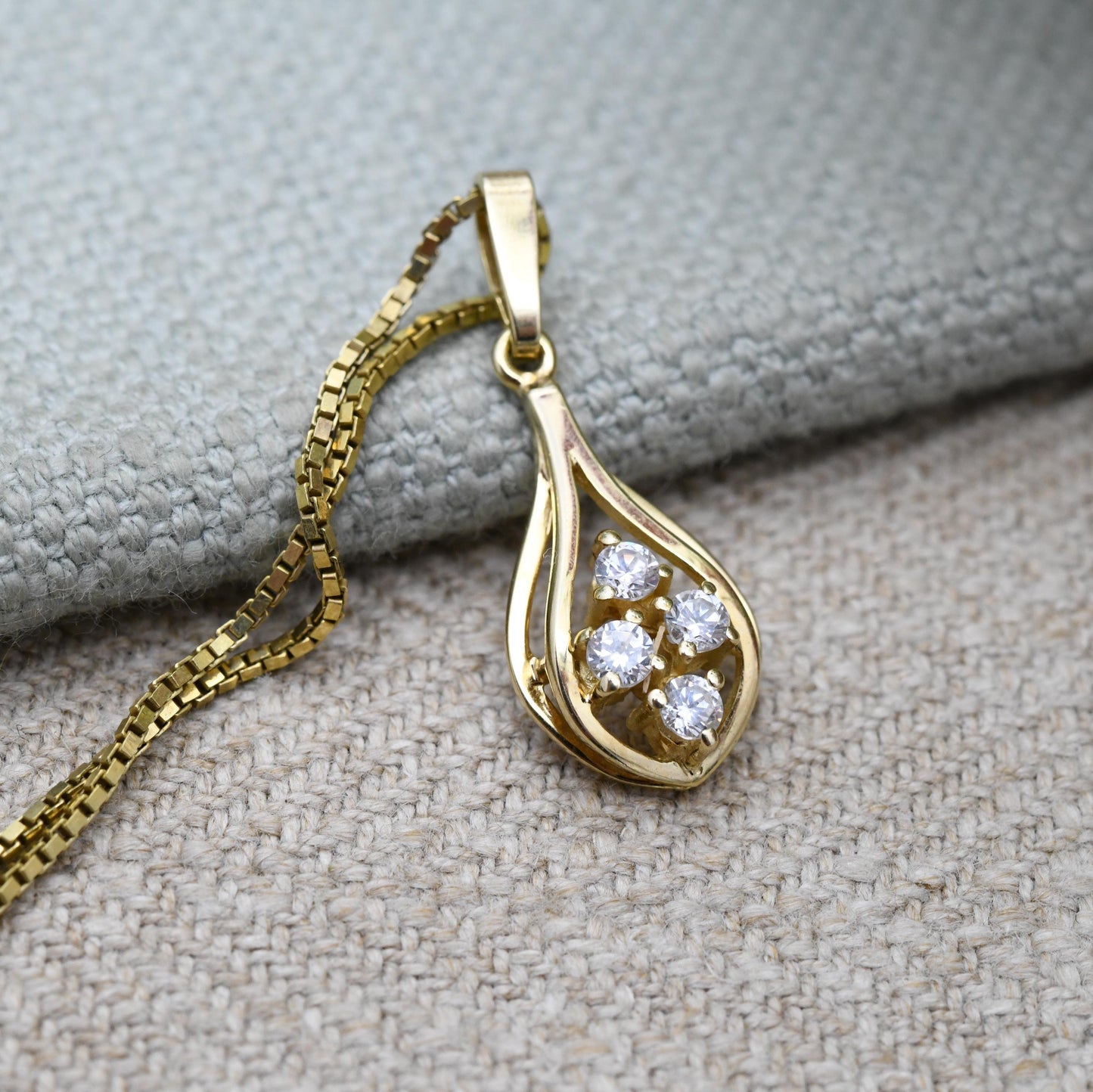 Vintage Amerik Gold-Plated Pendant Necklace – Four White Stones in Teardrop Drop Design | Elegant Costume Jewellery | Signed Amerik