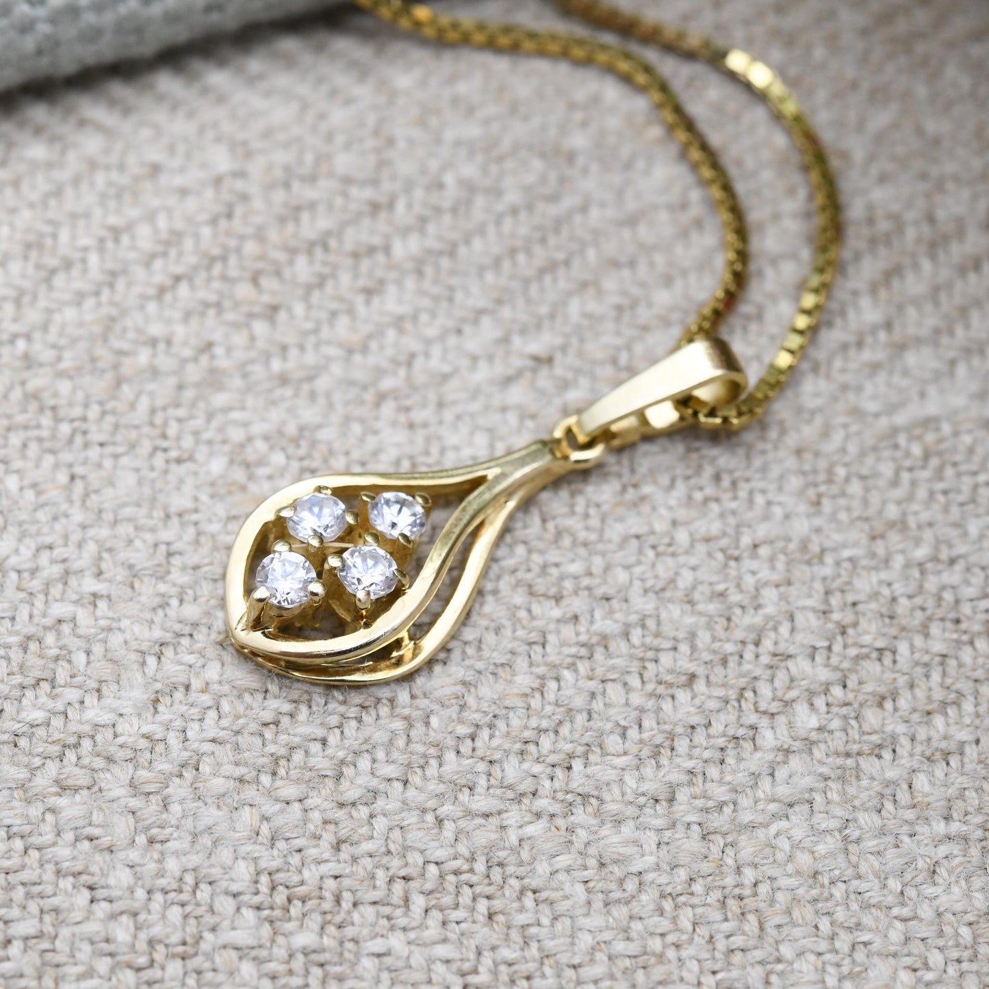 Vintage Amerik Gold-Plated Pendant Necklace – Four White Stones in Teardrop Drop Design | Elegant Costume Jewellery | Signed Amerik