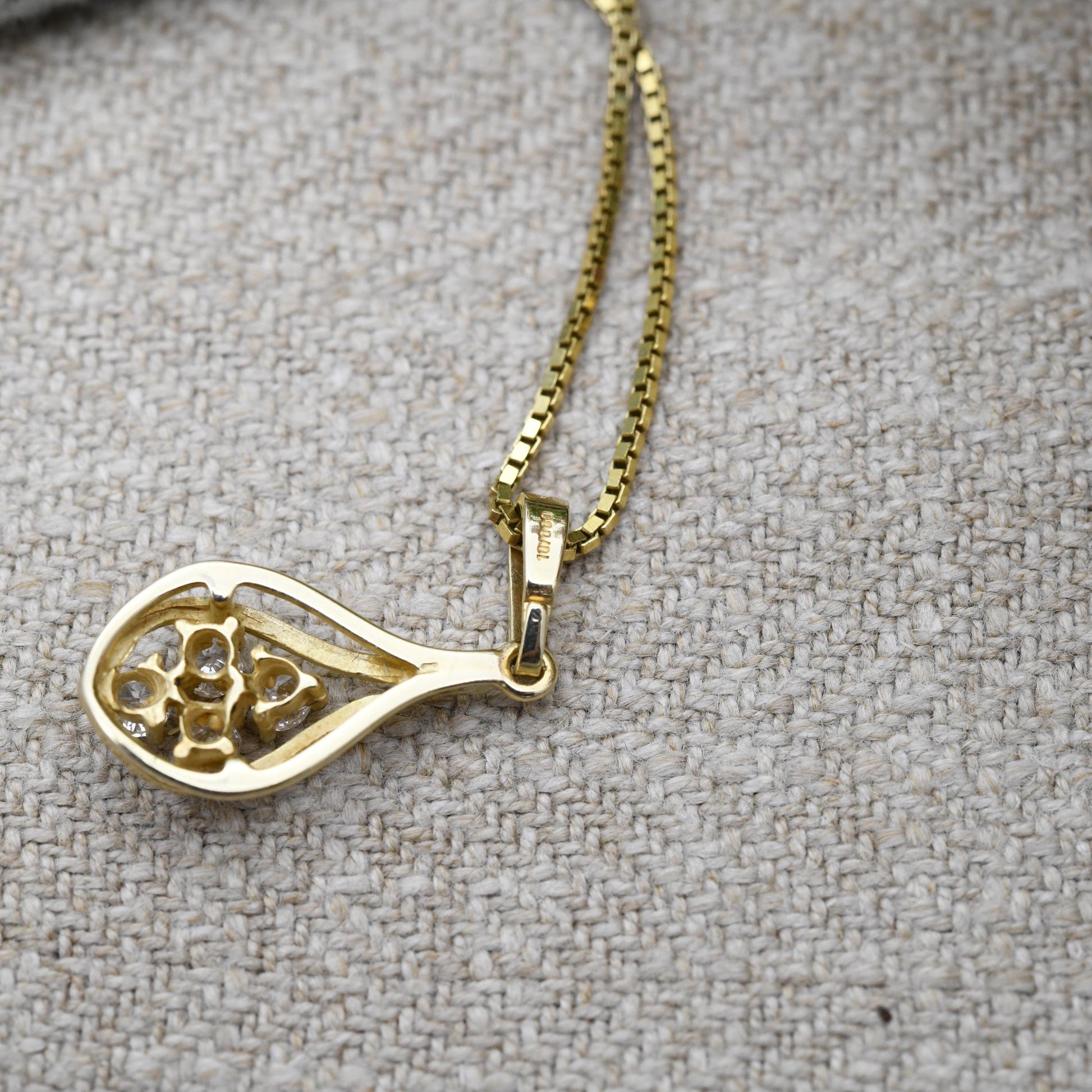 Vintage Amerik Gold-Plated Pendant Necklace – Four White Stones in Teardrop Drop Design | Elegant Costume Jewellery | Signed Amerik