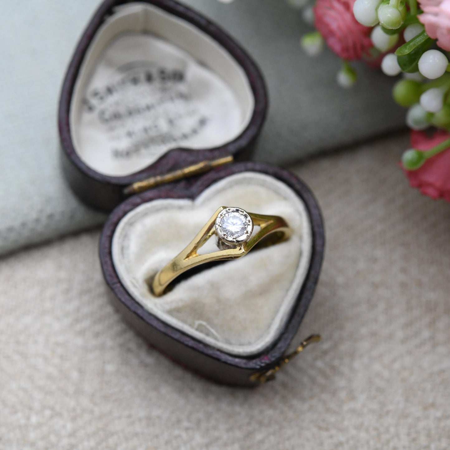 Vintage 18ct Gold Diamond Solitaire Ring 0.1 Carat 10 Points - Classic Engagement White Gold Setting | Small UK Size - P | US Size - 7 3/4