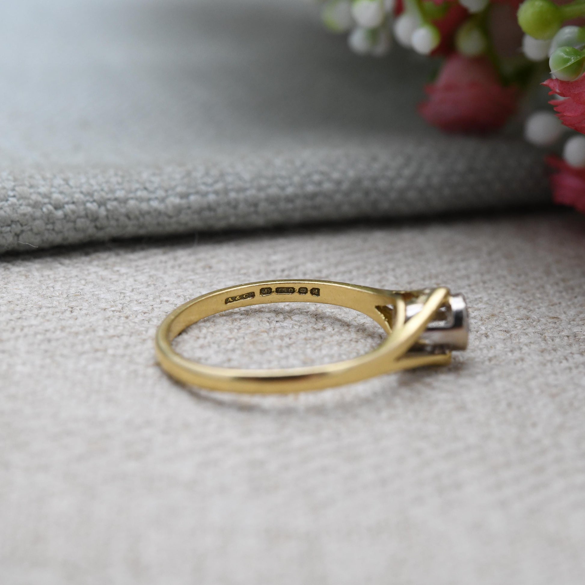 Vintage 18ct Gold Diamond Solitaire Ring 0.1 Carat 10 Points - Classic Engagement White Gold Setting | Small UK Size - P | US Size - 7 3/4