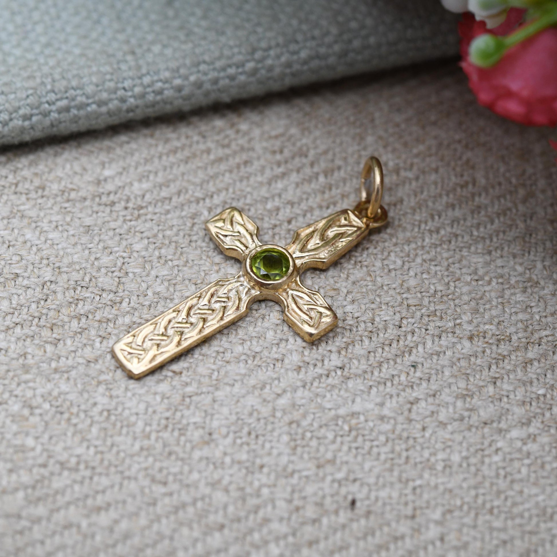 Vintage 9ct Gold Peridot Celtic Cross Pendant with a knot Pattern - Yellow Gold Christian Religious Necklace Gift for Christening Baptism