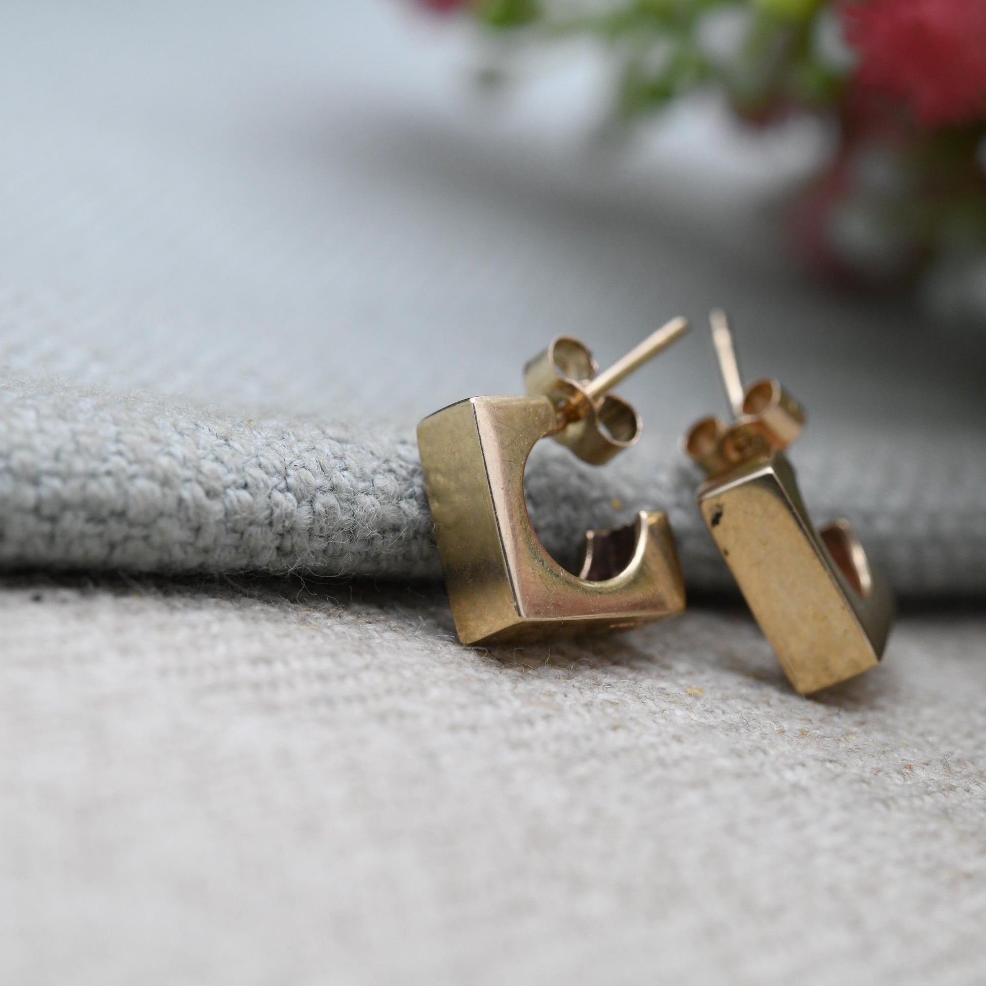 Vintage 9ct Gold Cube Hoop Stud Earrings 3D Style c. 1980s - Minimal Yellow Gold Square Studs | Delicate Gold Jewellery Gift for Her