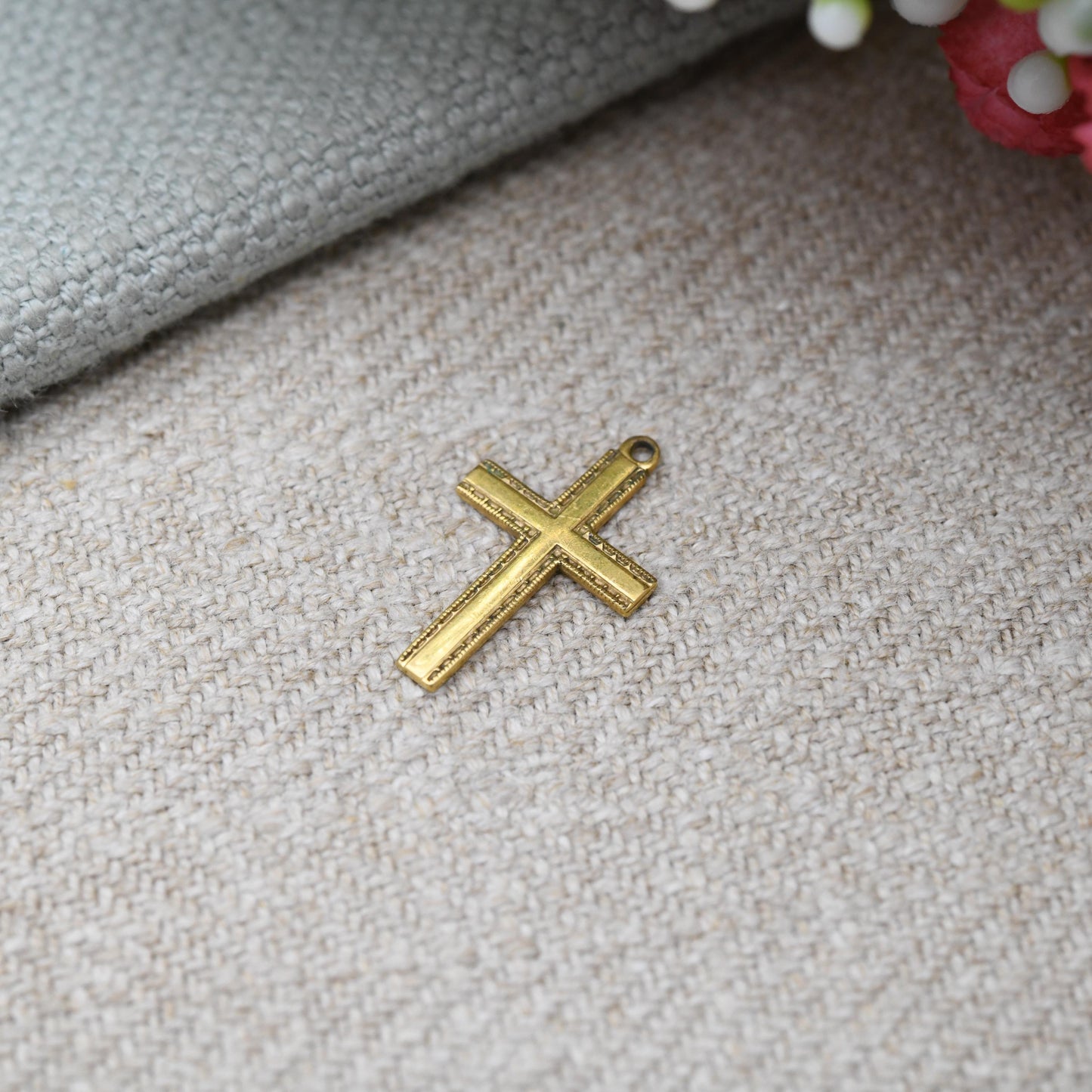 Vintage 9ct Gold Cross Pendant c. 1940s - Small Mid-Century Textured Border Design Christian Cross for Everyday Wear