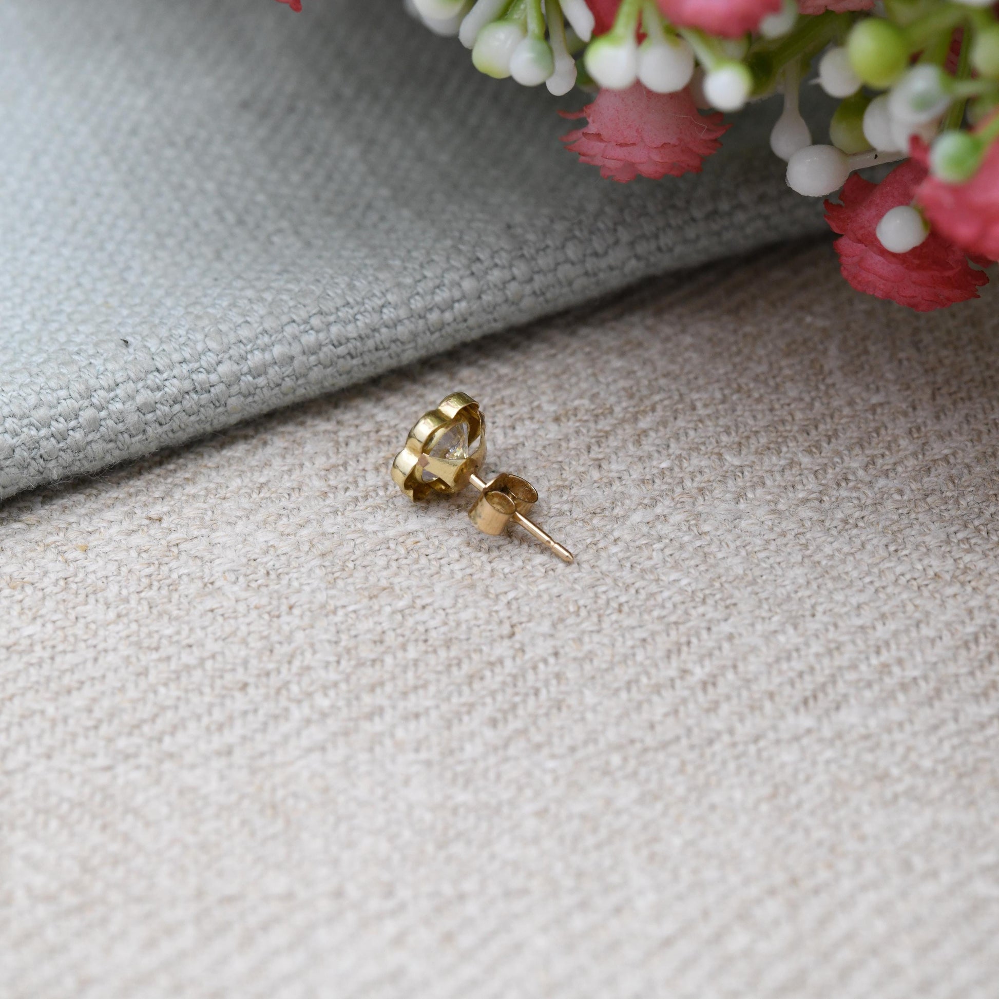Single 9ct Gold Flower Stud Earring with Large CZ Bezel Set Clear Stone - Y2K Pretty Yellow Gold | Faceted Sparkly Stone | Butterfly Back