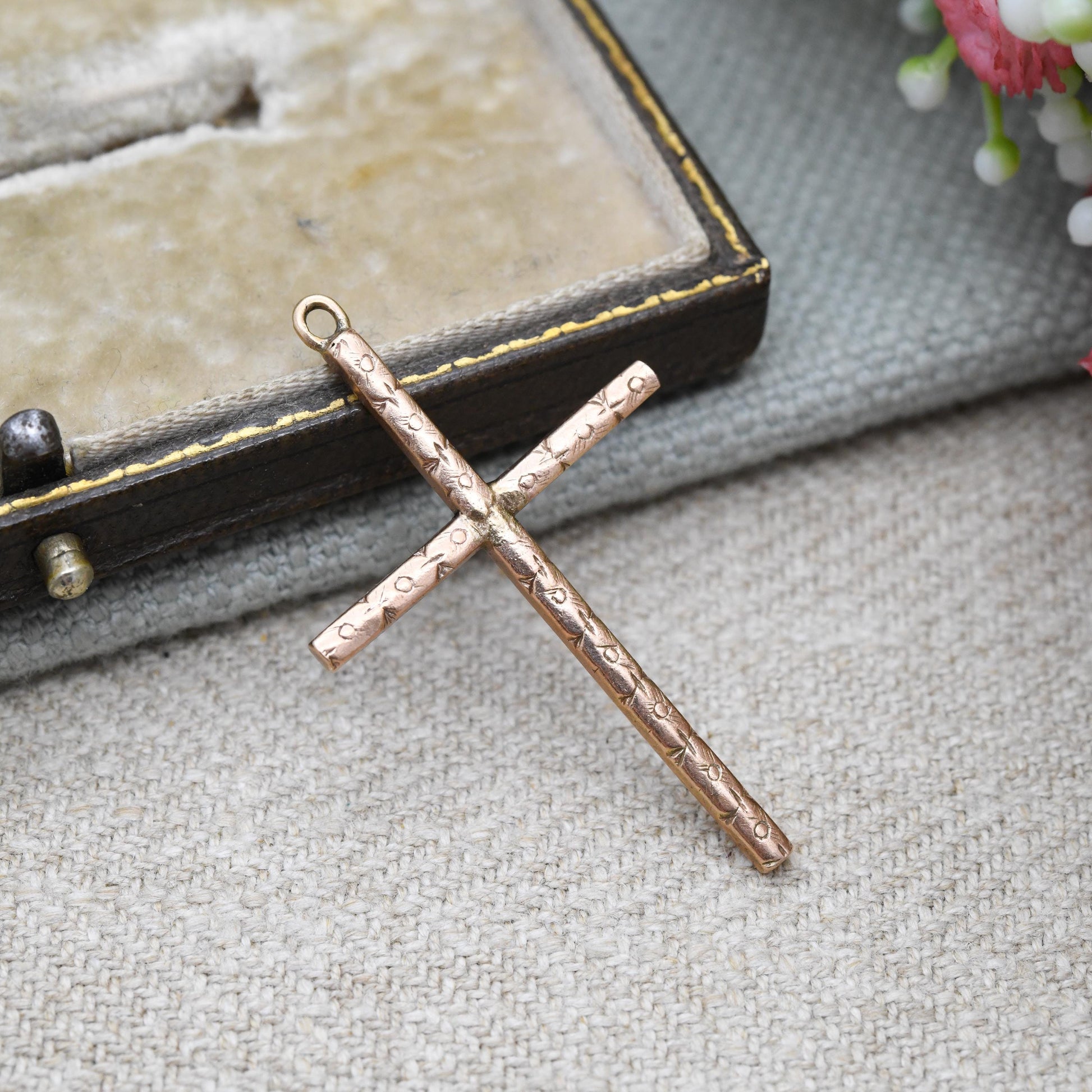 Vintage 9ct Gold Cross Pendant with Pretty flower Pattern - True Vintage Rose Gold Christian Religious Necklace Gift for Christening Baptism