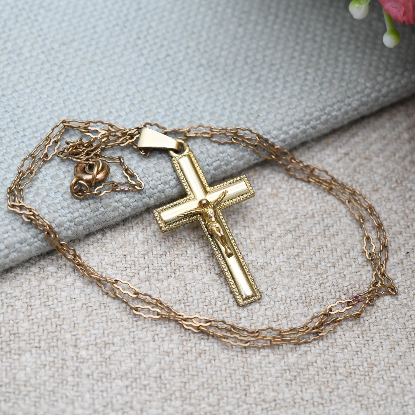 Vintage Rolled Gold Crucifix Pendant Necklace - on Scalloped Cable Chain | Mid-Century Signed Christian Cross