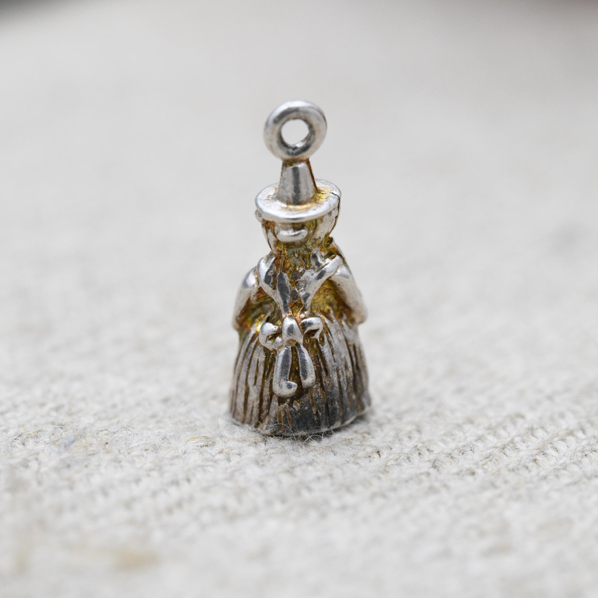 Vintage Sterling Silver Traditional Welsh Woman Charm Pendant - Het Gymreig Headgear | Gwisg Gymreig draddodiadol | Gift for Charm Bracelet