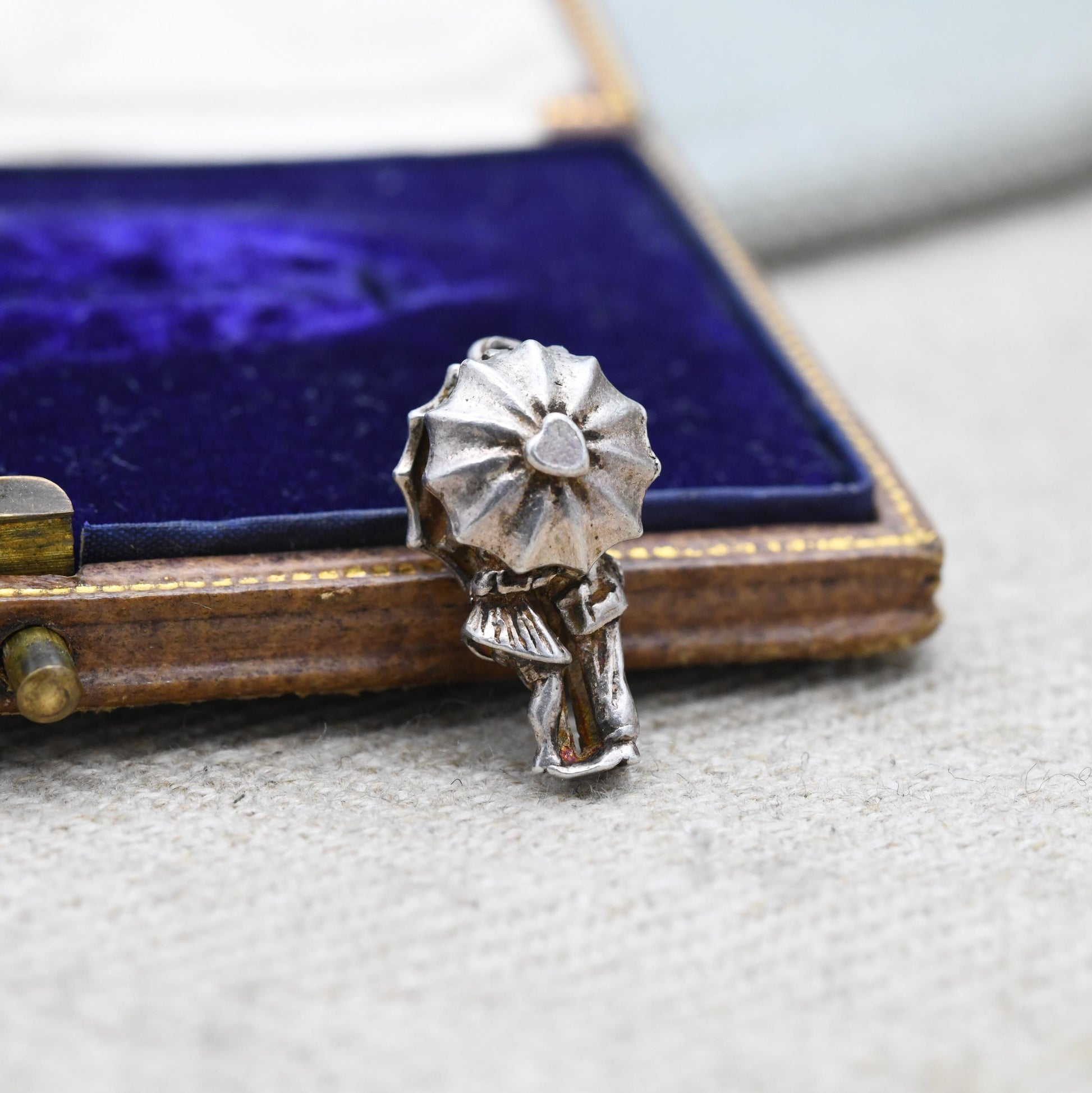 Vintage Sterling Silver Opening Lovers in the Rain Charm Pendant - Opening to Couple Kissing | Man and Woman | Gift for Charm Bracelet