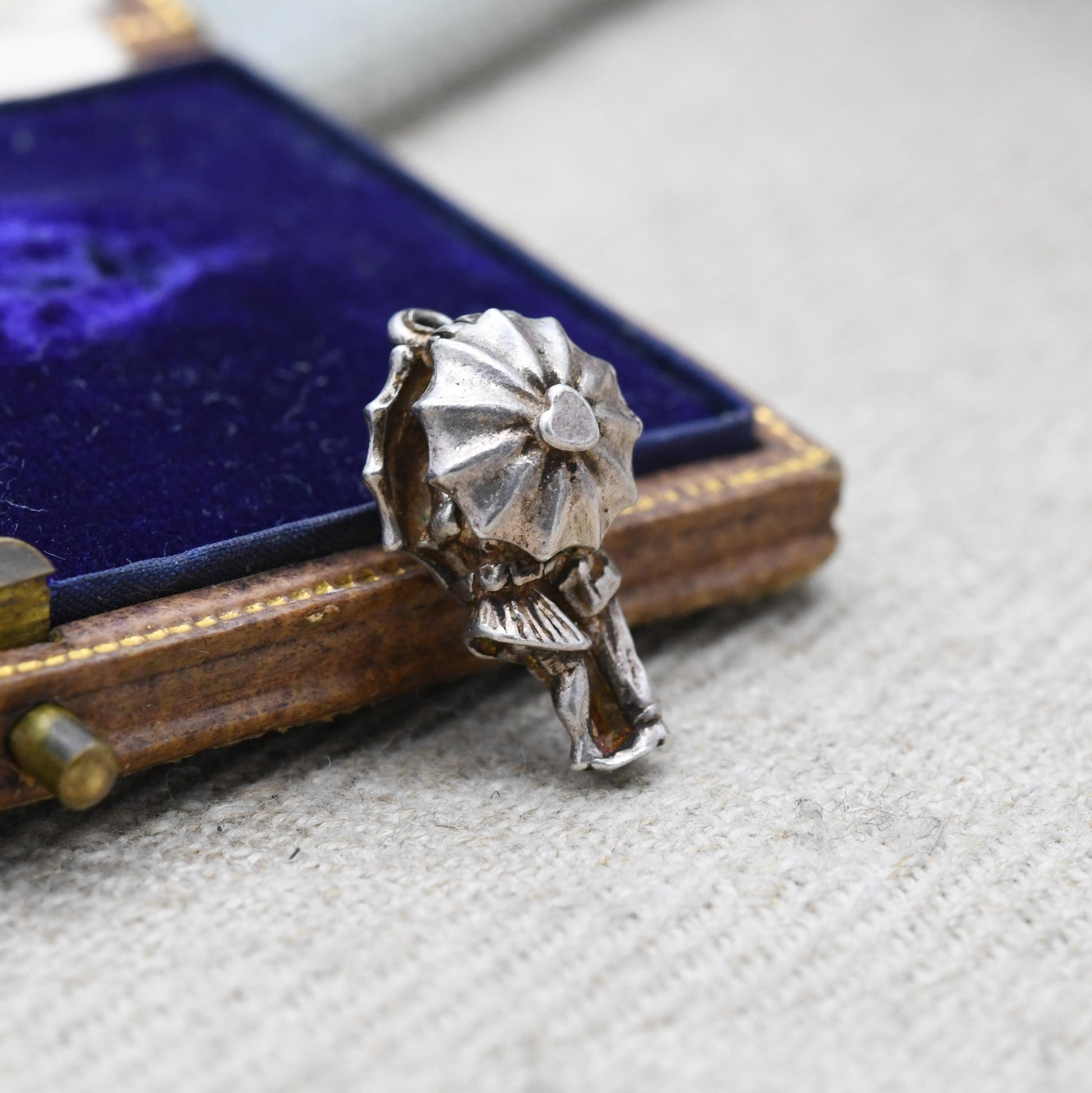 Vintage Sterling Silver Opening Lovers in the Rain Charm Pendant - Opening to Couple Kissing | Man and Woman | Gift for Charm Bracelet
