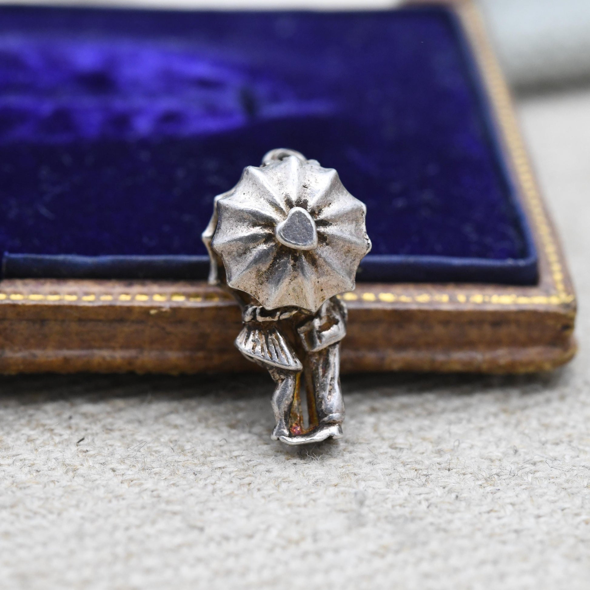 Vintage Sterling Silver Opening Lovers in the Rain Charm Pendant - Opening to Couple Kissing | Man and Woman | Gift for Charm Bracelet