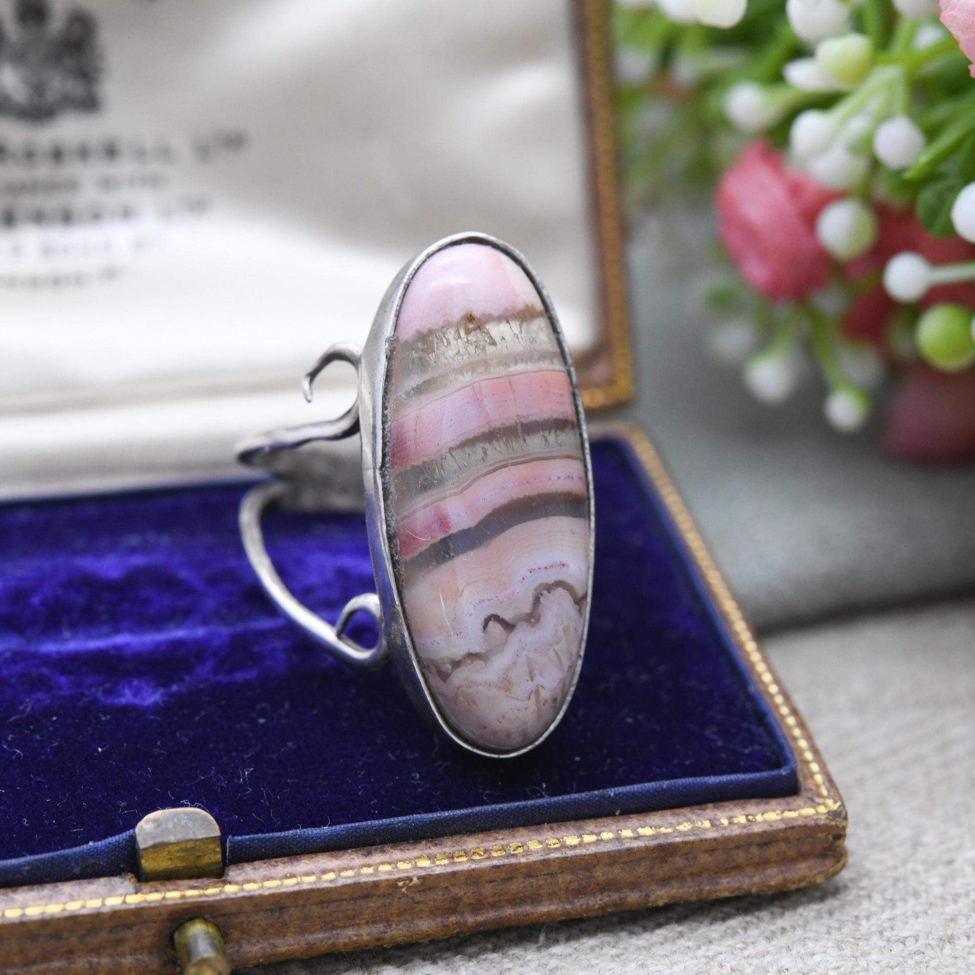 Vintage Sterling Silver Striped Pink Agate Ring - Open Shoulder | Scrolling | Cabochon | UK Size - O 1/2 | US Size - 7 3/4
