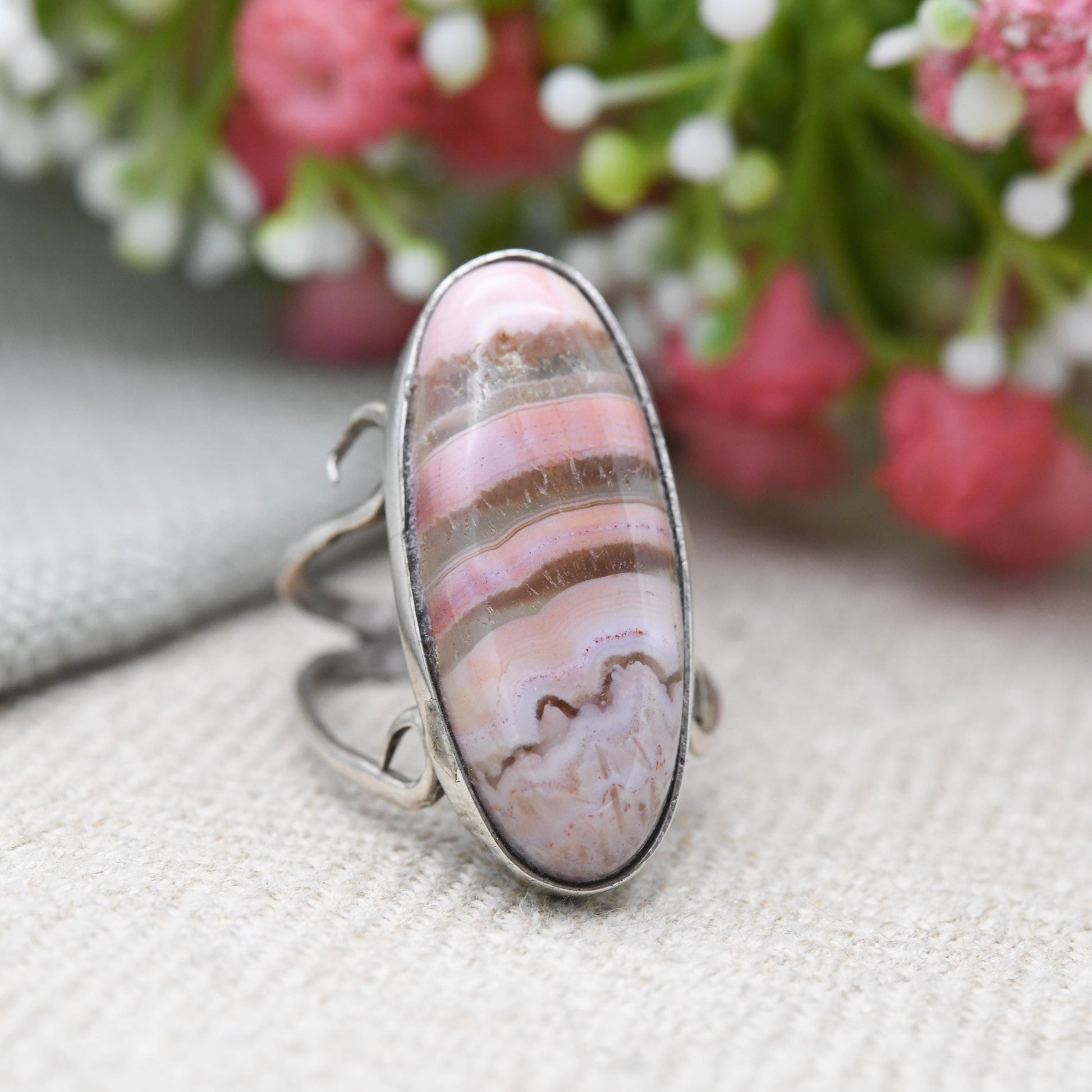 Vintage Sterling Silver Striped Pink Agate Ring - Open Shoulder | Scrolling | Cabochon | UK Size - O 1/2 | US Size - 7 3/4