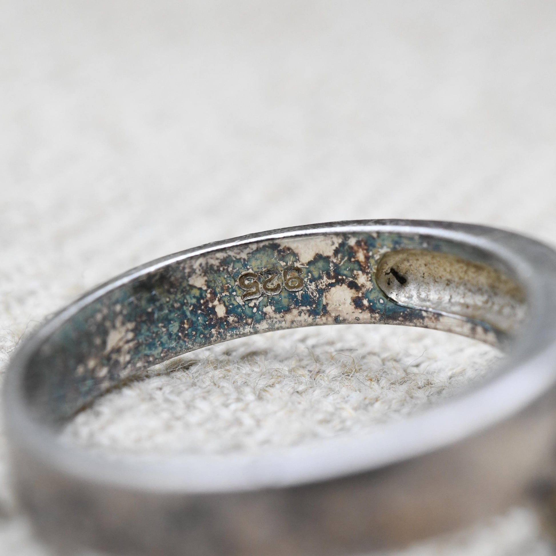 Vintage Sterling Silver Dangle Cross Band Ring - Clear Stone Decoration | Raised Cross Relief | UK Size - L | US Size - 6