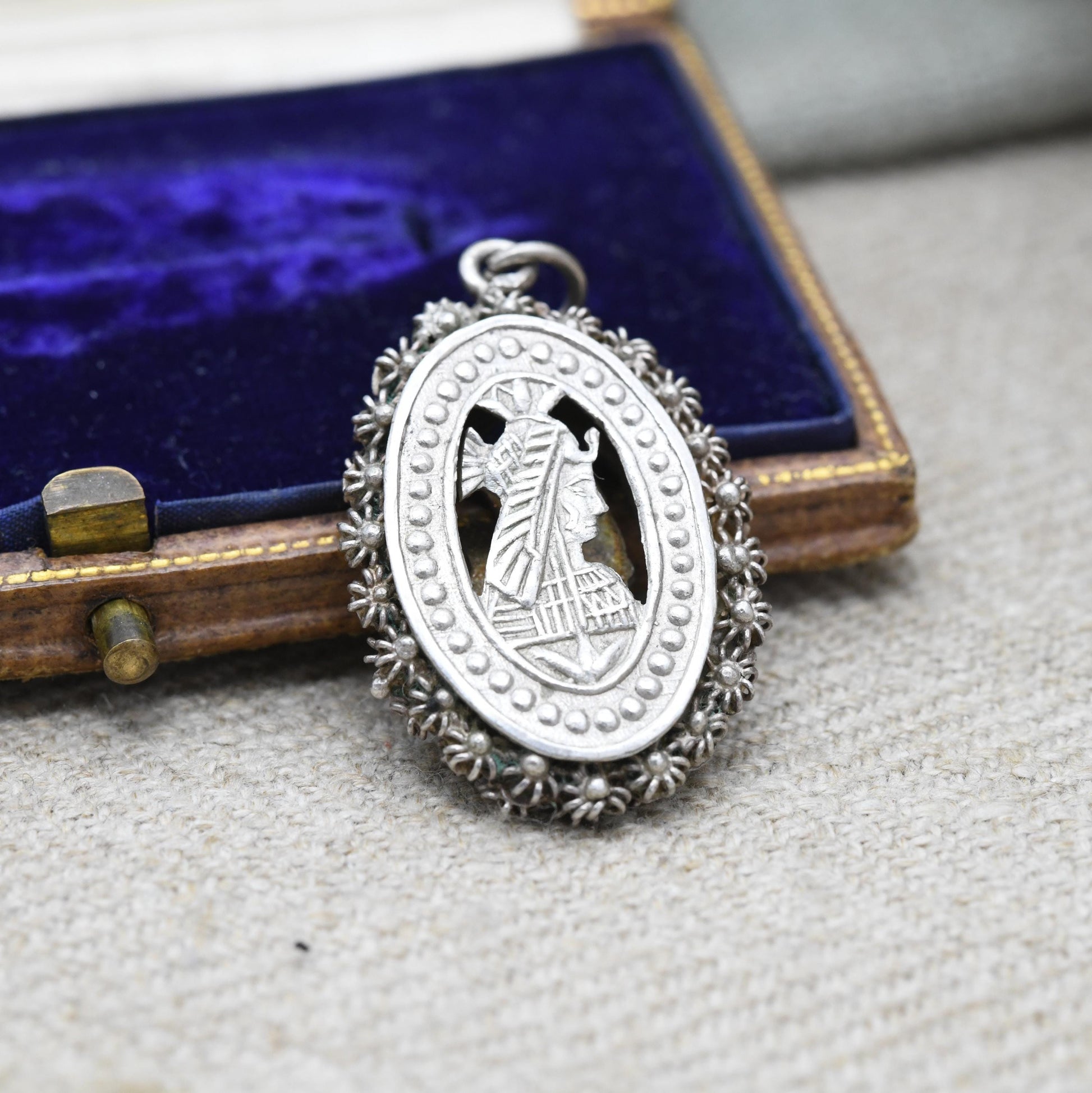 Vintage Egyptian Silver Pendant with Nefertiti and Amenhotep IV - Pharaoh Queen of Egypt | Cannetille Design | Gift for Pendant Necklace