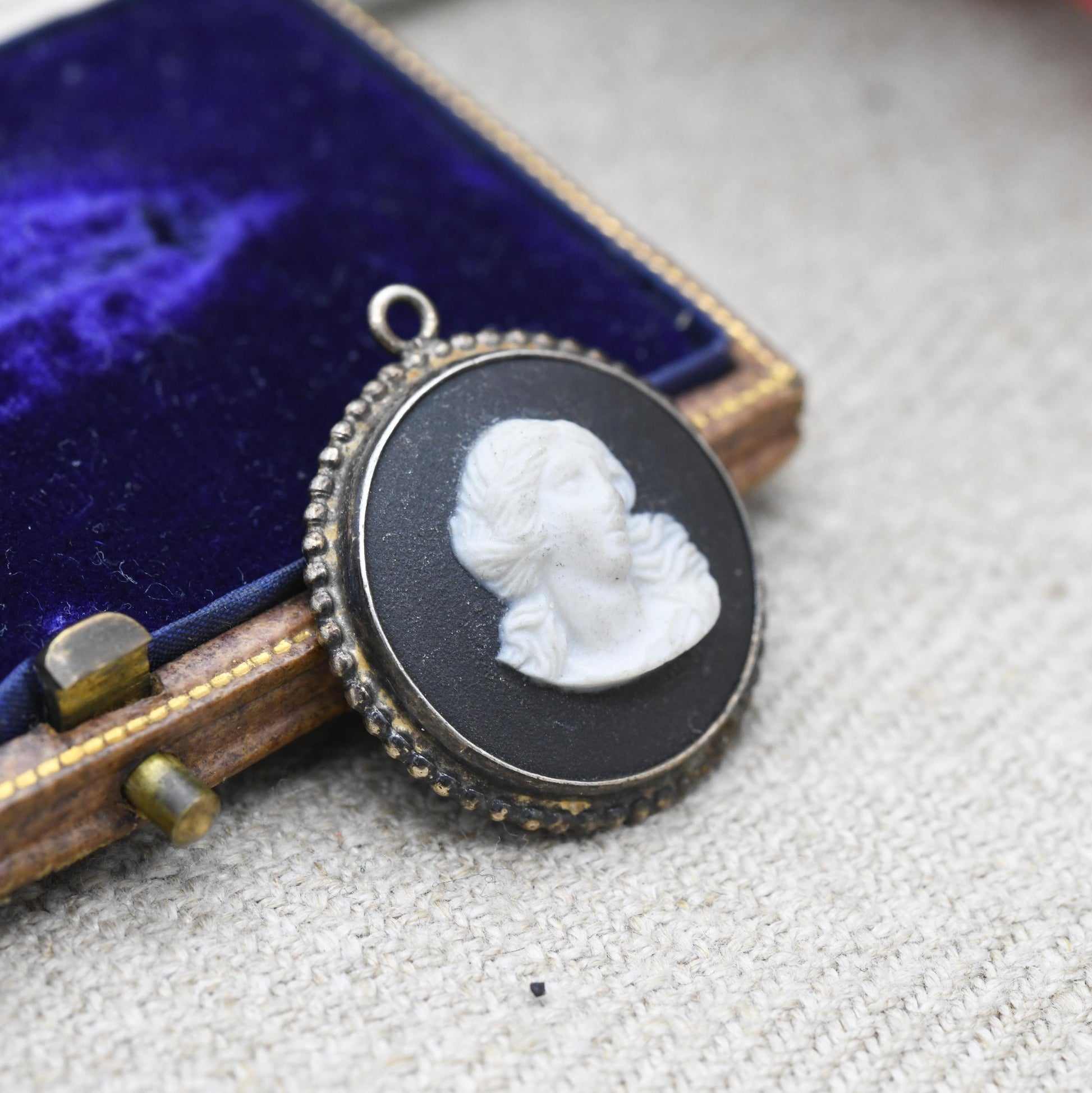 Vintage Wedgwood Sterling Silver Figure on Black Jasperware Pendant 1970s - | Circular Classical Cameo