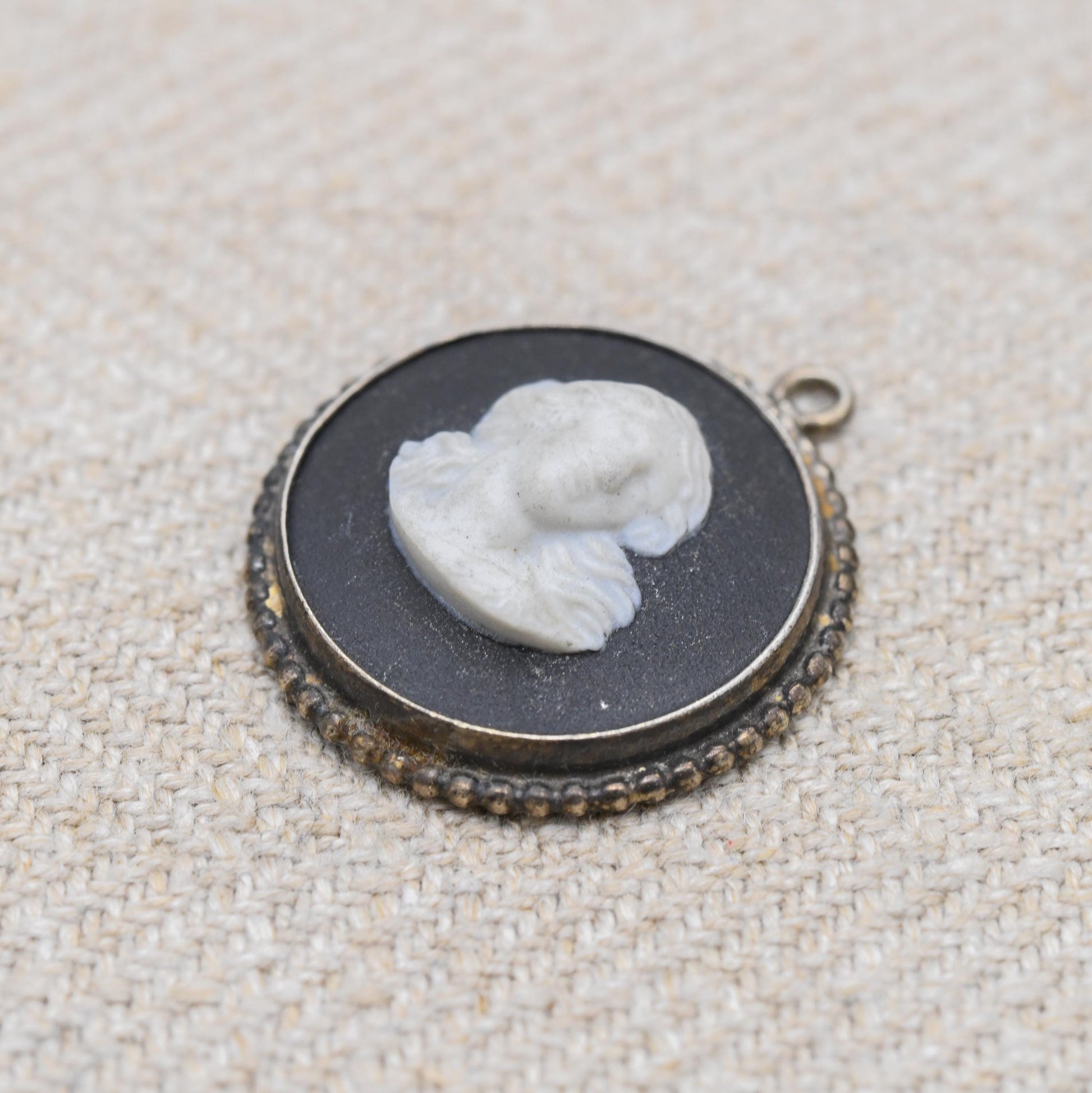 Vintage Wedgwood Sterling Silver Figure on Black Jasperware Pendant 1970s - | Circular Classical Cameo