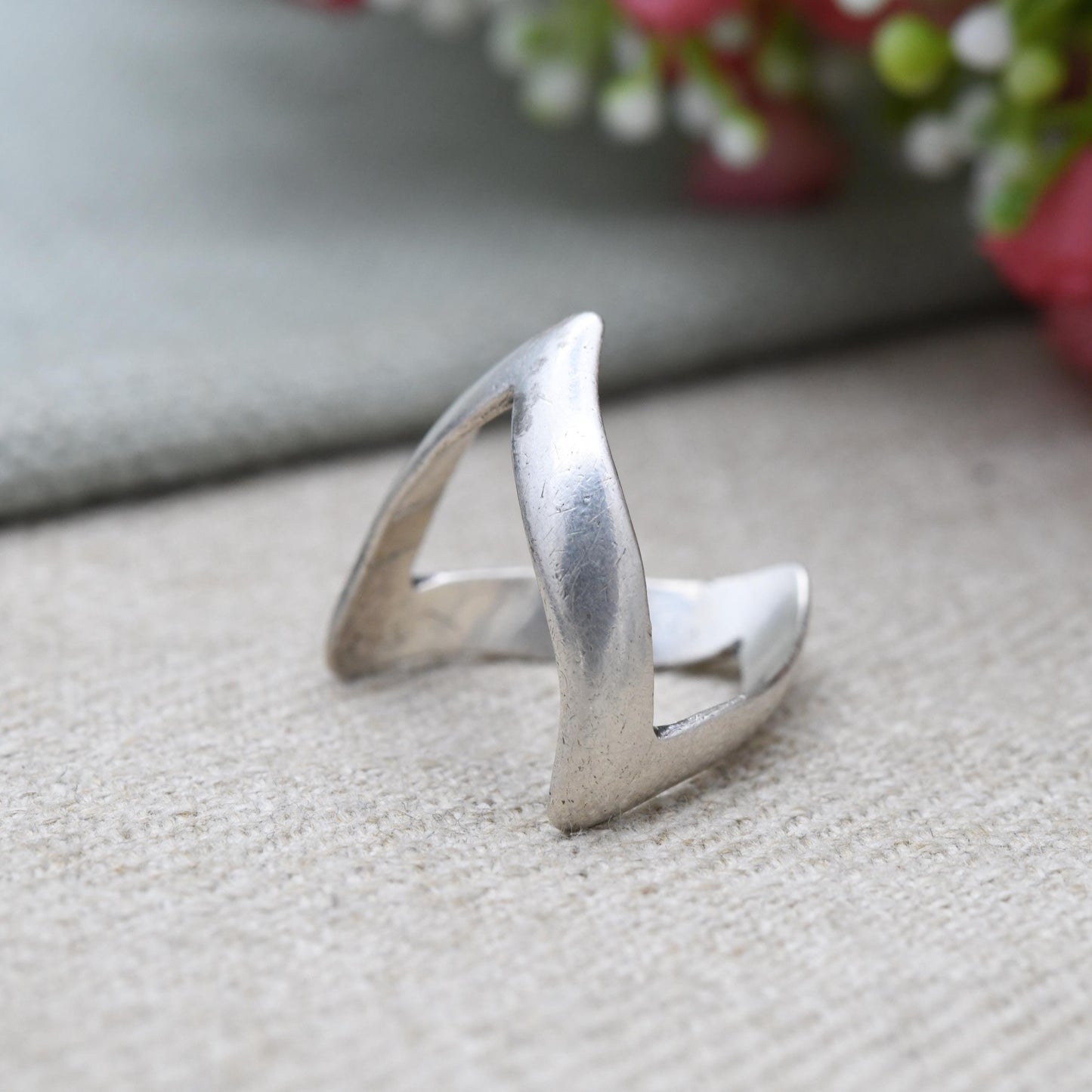 Vintage Sterling Silver Full Wishbone Ring 1976 - V Shape Minimalist Band | Unisex | UK Size - Q | US Size - 8 1/4