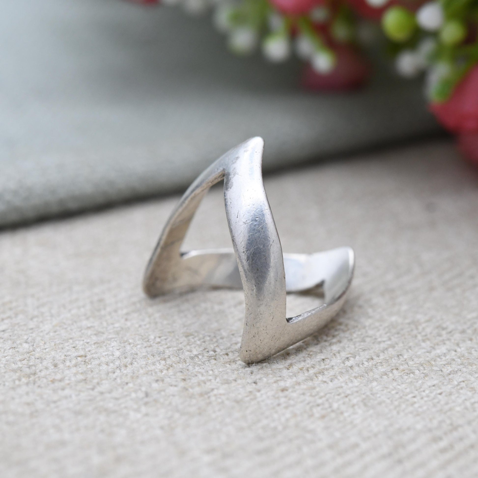 Vintage Sterling Silver Full Wishbone Ring 1976 - V Shape Minimalist Band | Unisex | UK Size - Q | US Size - 8 1/4