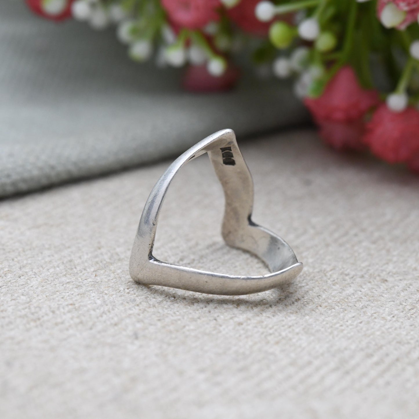 Vintage Sterling Silver Full Wishbone Ring 1976 - V Shape Minimalist Band | Unisex | UK Size - Q | US Size - 8 1/4