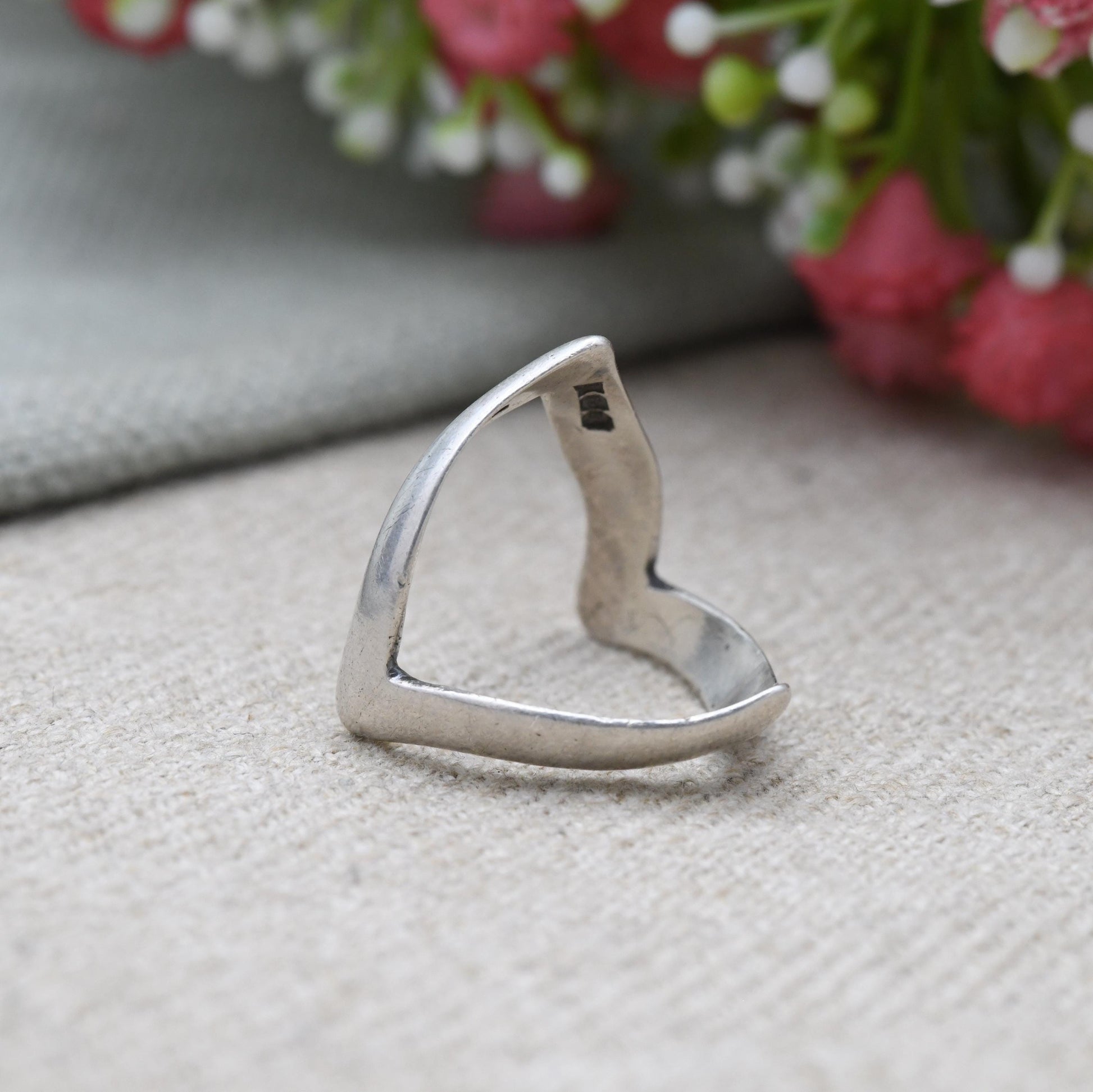 Vintage Sterling Silver Full Wishbone Ring 1976 - V Shape Minimalist Band | Unisex | UK Size - Q | US Size - 8 1/4
