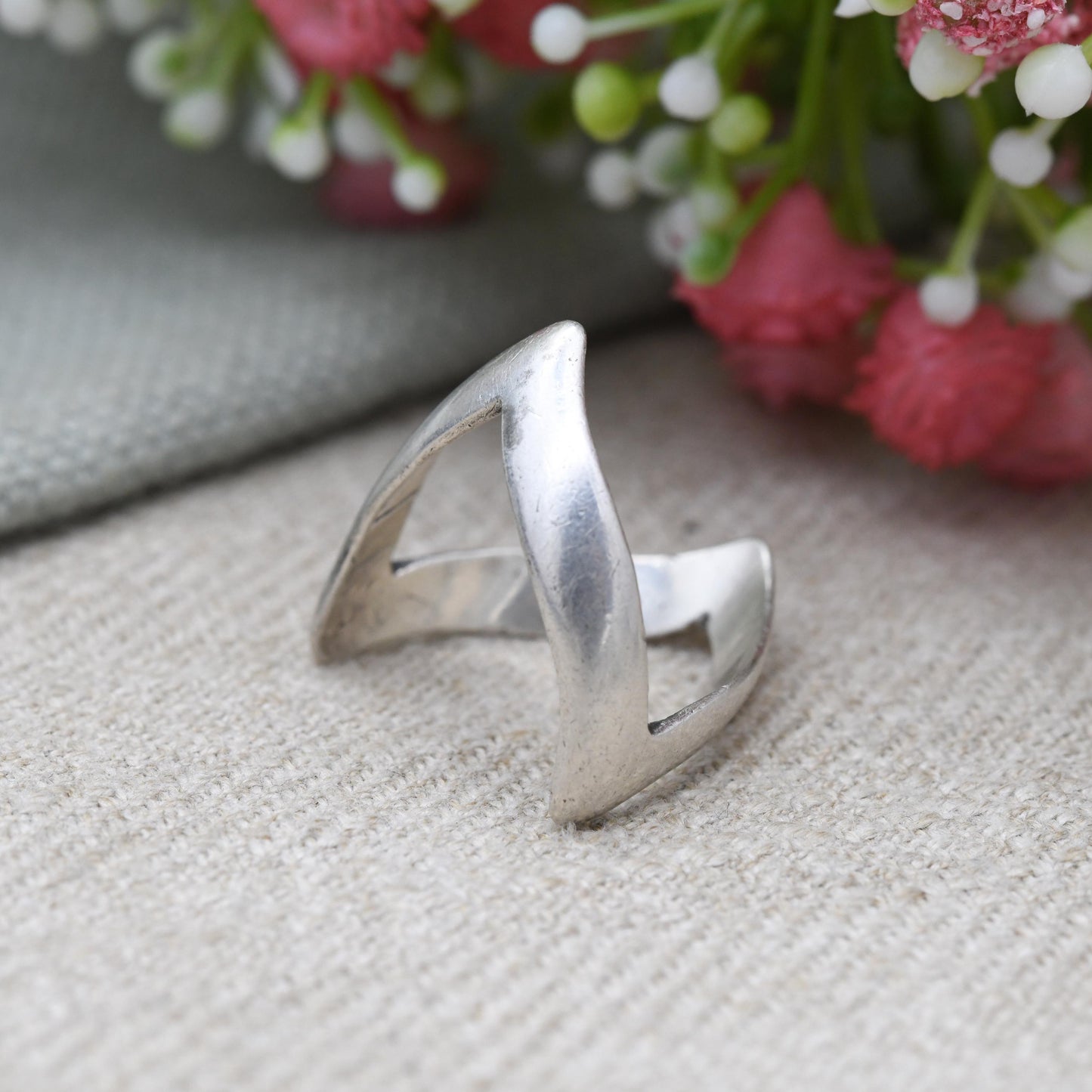 Vintage Sterling Silver Full Wishbone Ring 1976 - V Shape Minimalist Band | Unisex | UK Size - Q | US Size - 8 1/4