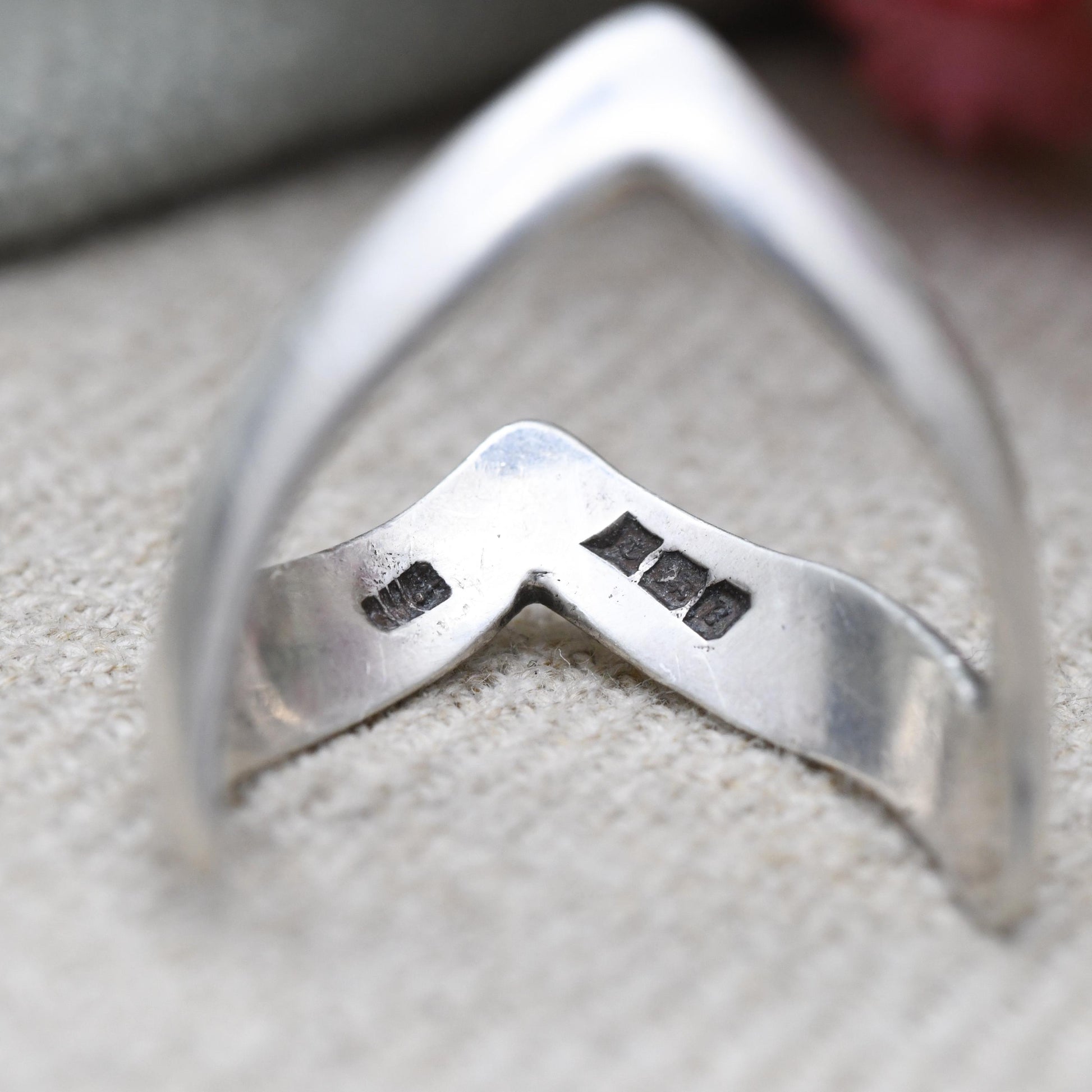 Vintage Sterling Silver Full Wishbone Ring 1976 - V Shape Minimalist Band | Unisex | UK Size - Q | US Size - 8 1/4