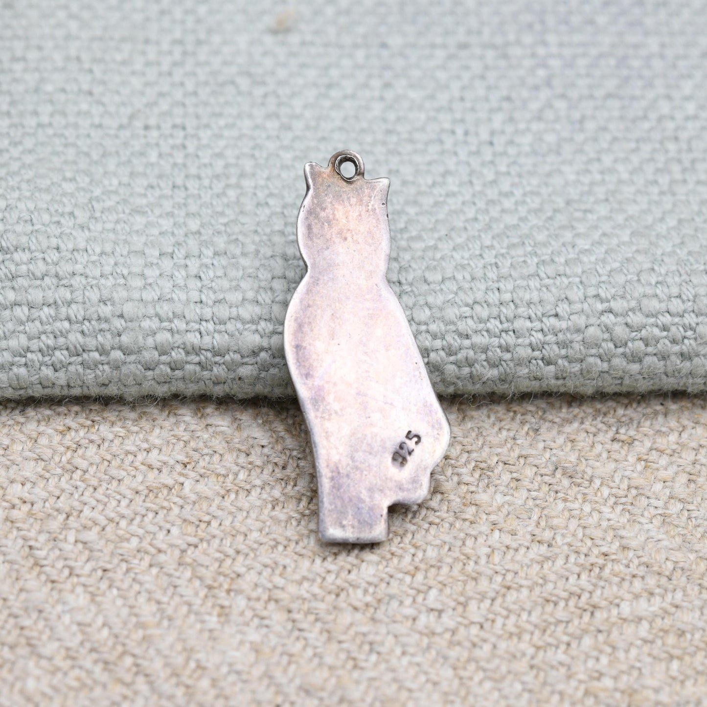 Vintage Sterling Silver Cat Charm Pendant - Novelty Animal Jewellery | Seated Sitting Cat with Ribbon Collar