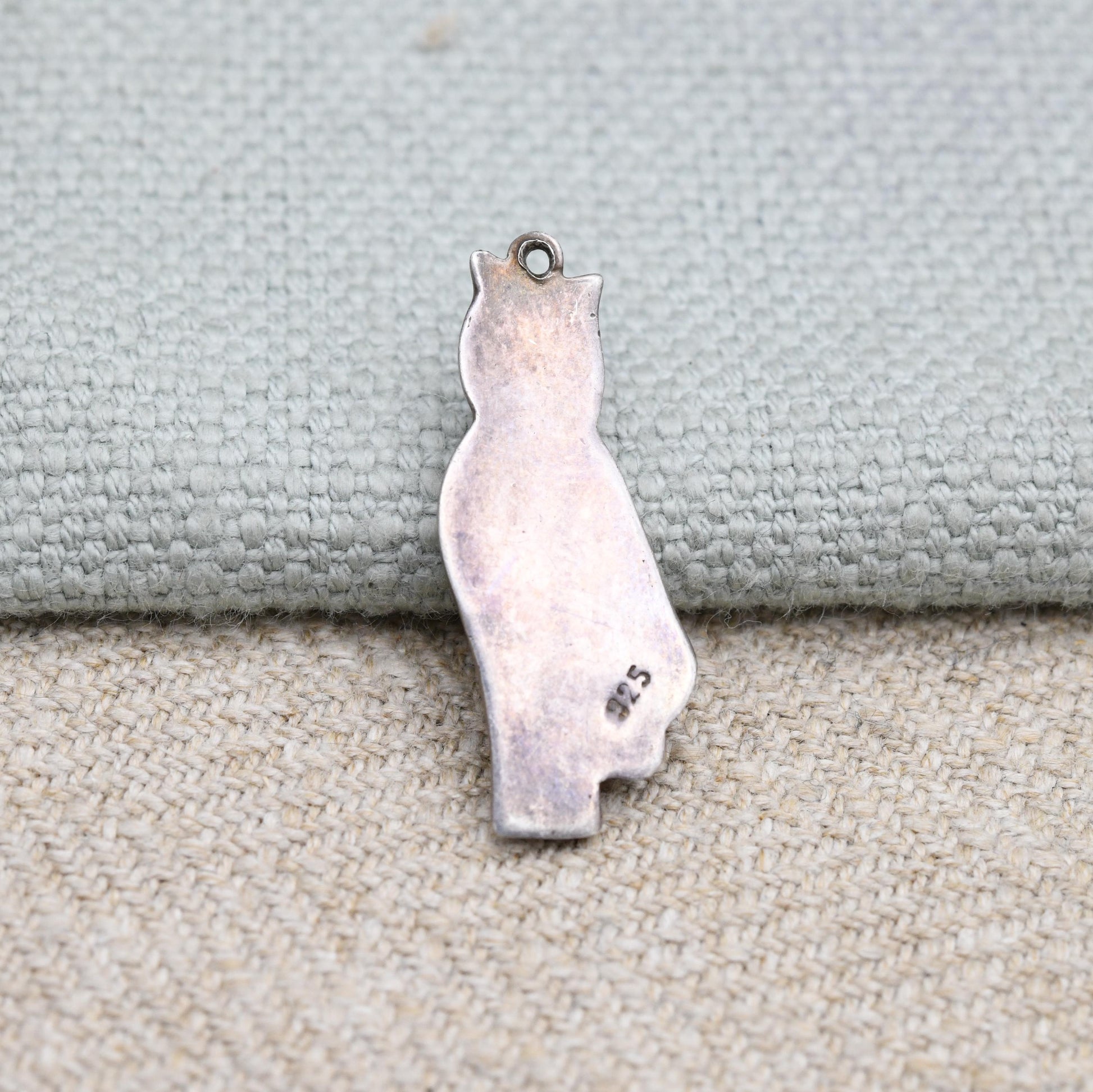 Vintage Sterling Silver Cat Charm Pendant - Novelty Animal Jewellery | Seated Sitting Cat with Ribbon Collar