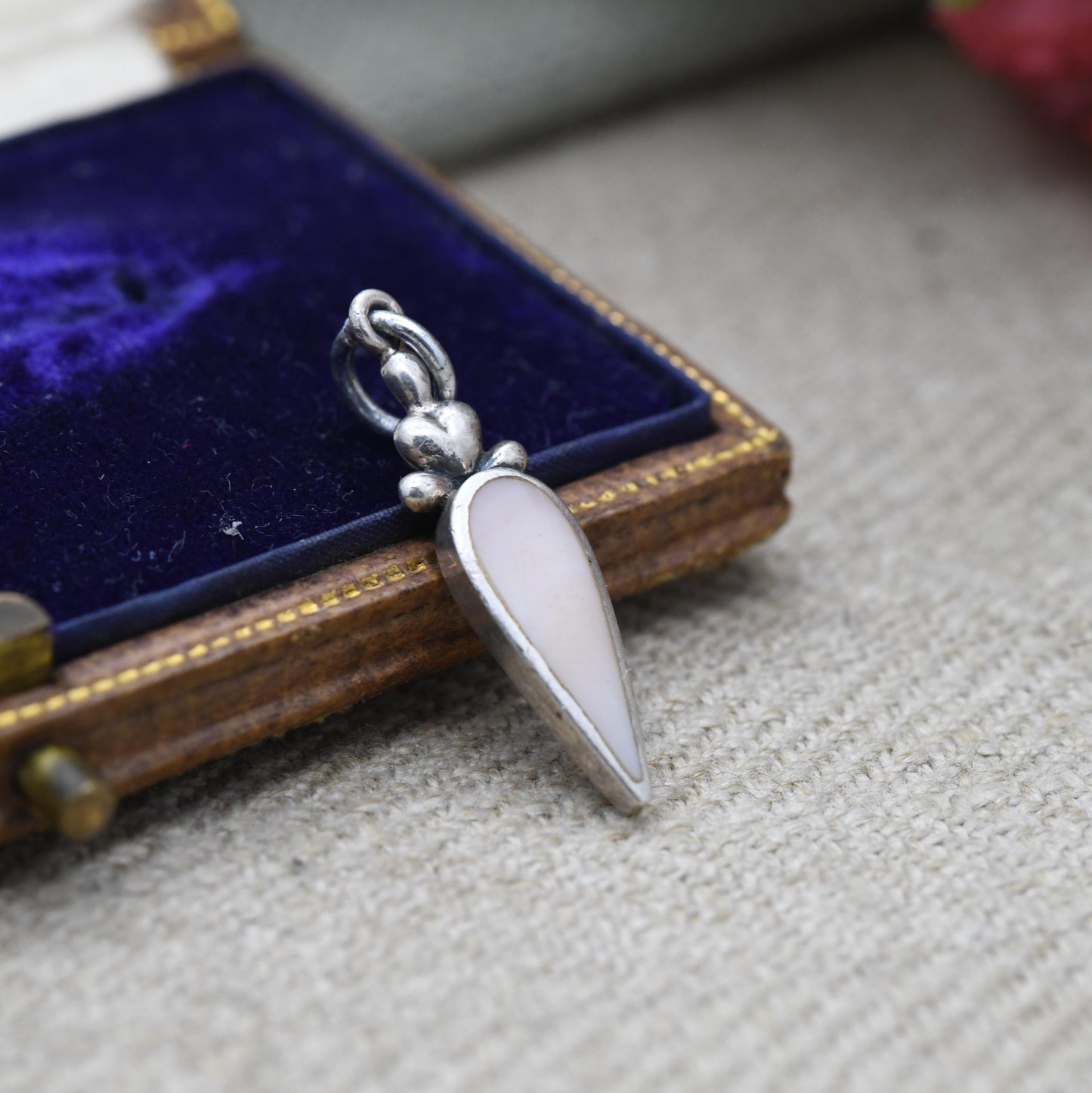 Vintage Sterling Silver Mother of Pearl Tear Drop Pendant - Pretty Silver Gift Necklace with Ornate Little Love Heart Design