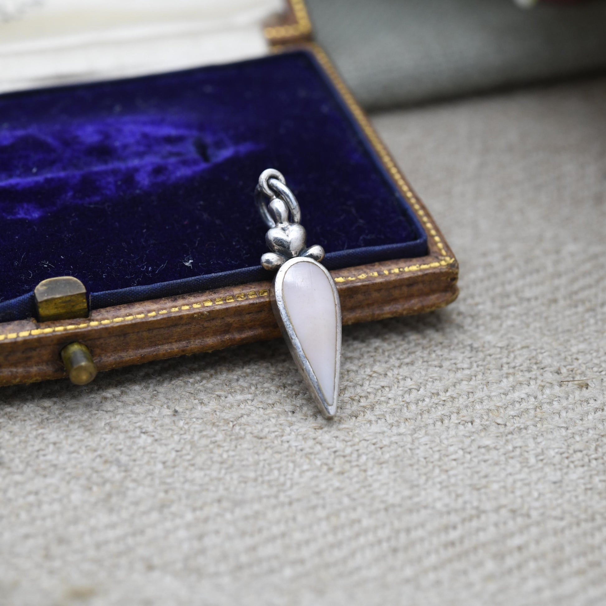 Vintage Sterling Silver Mother of Pearl Tear Drop Pendant - Pretty Silver Gift Necklace with Ornate Little Love Heart Design