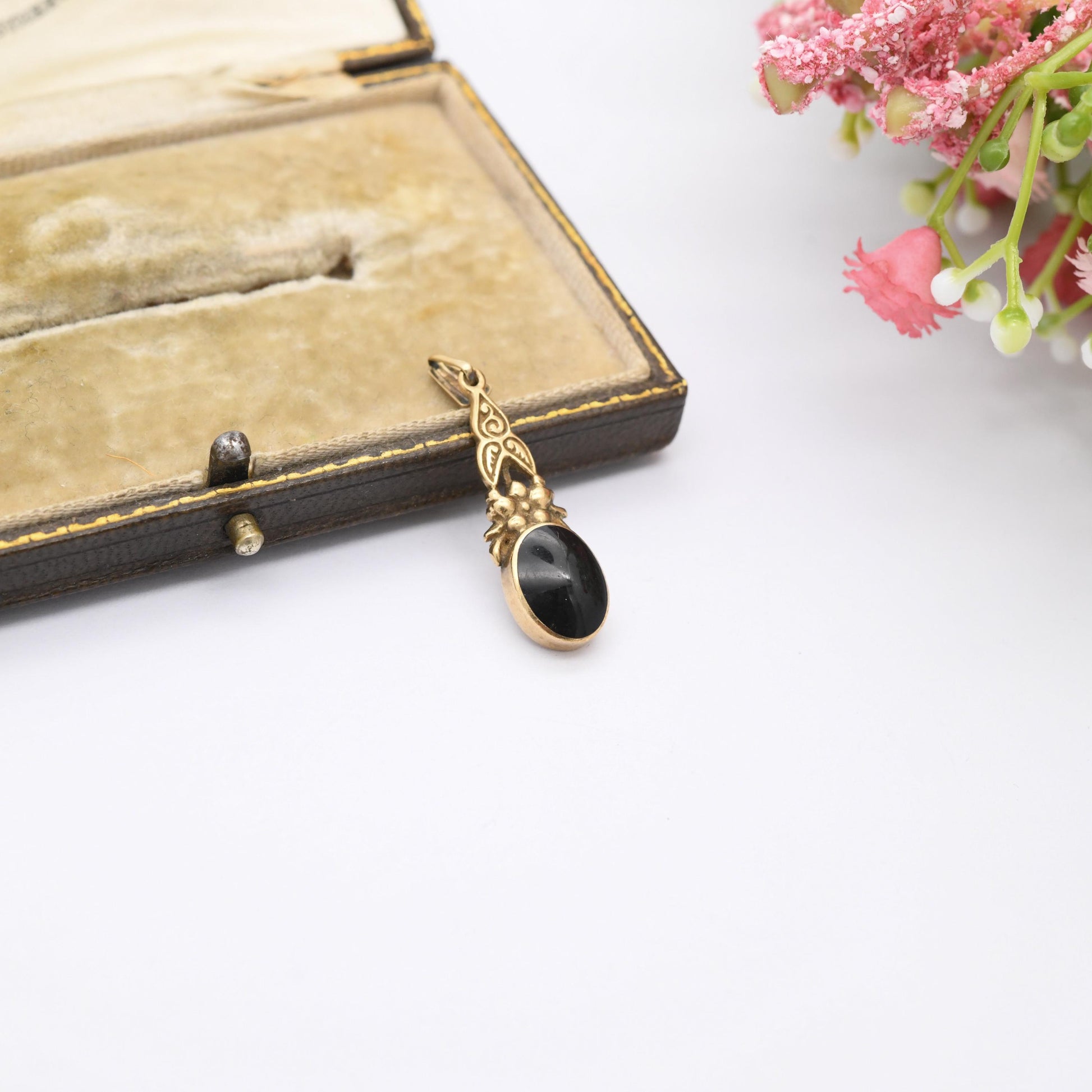 Vintage 9ct Gold Onyx Pendant 2002 - Floral Motif Scrolling | Teardrop Shape Gold and Black Pendant Charm for Trace Chain