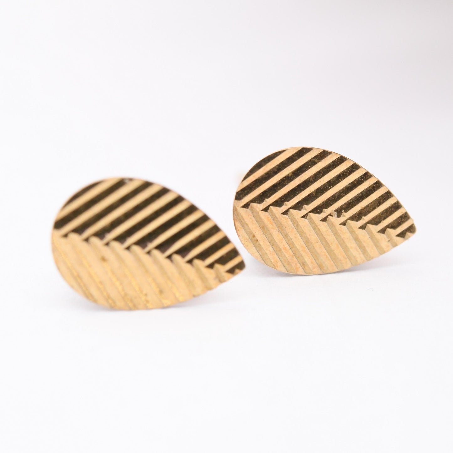 Vintage 9ct Gold Leaf Stud Earrings - Mid-Century Textured Leaves | Delicate Gold Studs | Gift for Her | Butterfly Backs
