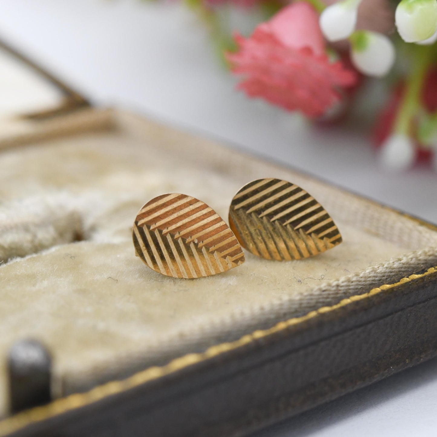 Vintage 9ct Gold Leaf Stud Earrings - Mid-Century Textured Leaves | Delicate Gold Studs | Gift for Her | Butterfly Backs